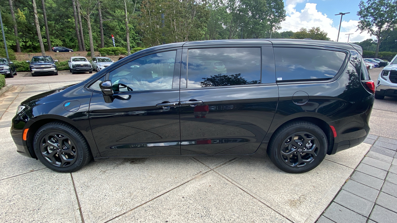 2022 Chrysler Pacifica Hybrid Limited 8