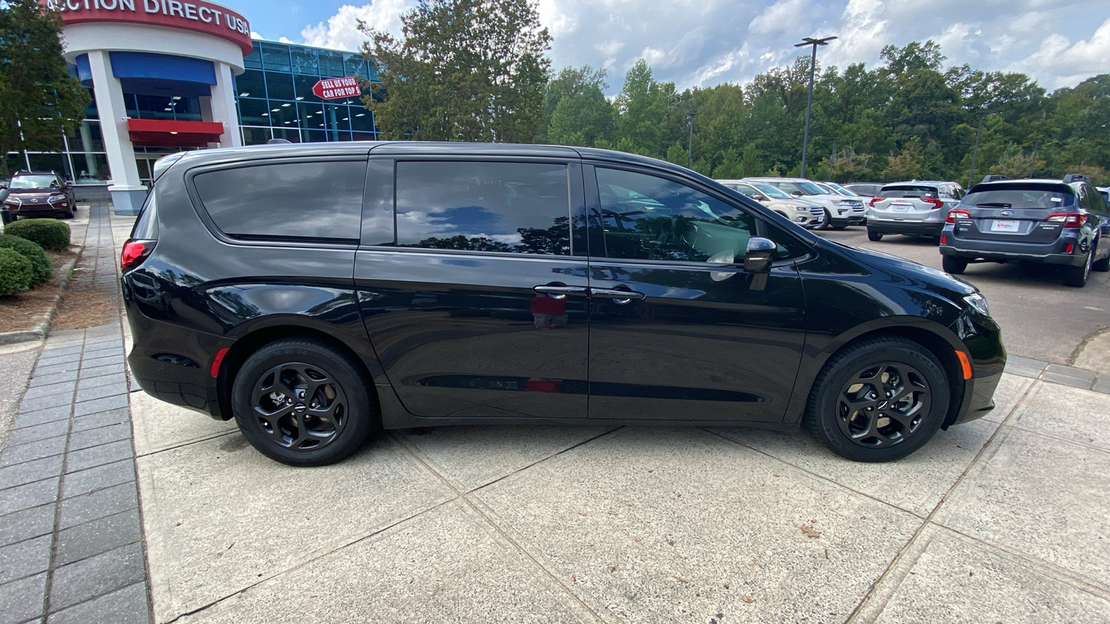 2022 Chrysler Pacifica Hybrid Limited 17