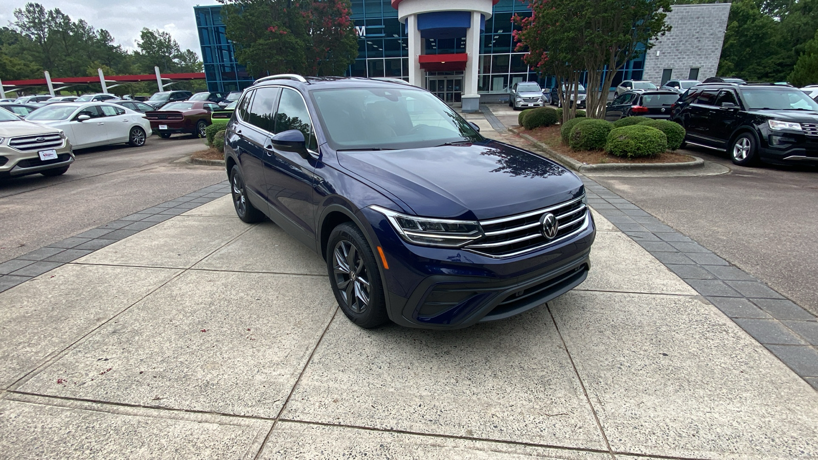 2022 Volkswagen Tiguan 2.0T SE 1