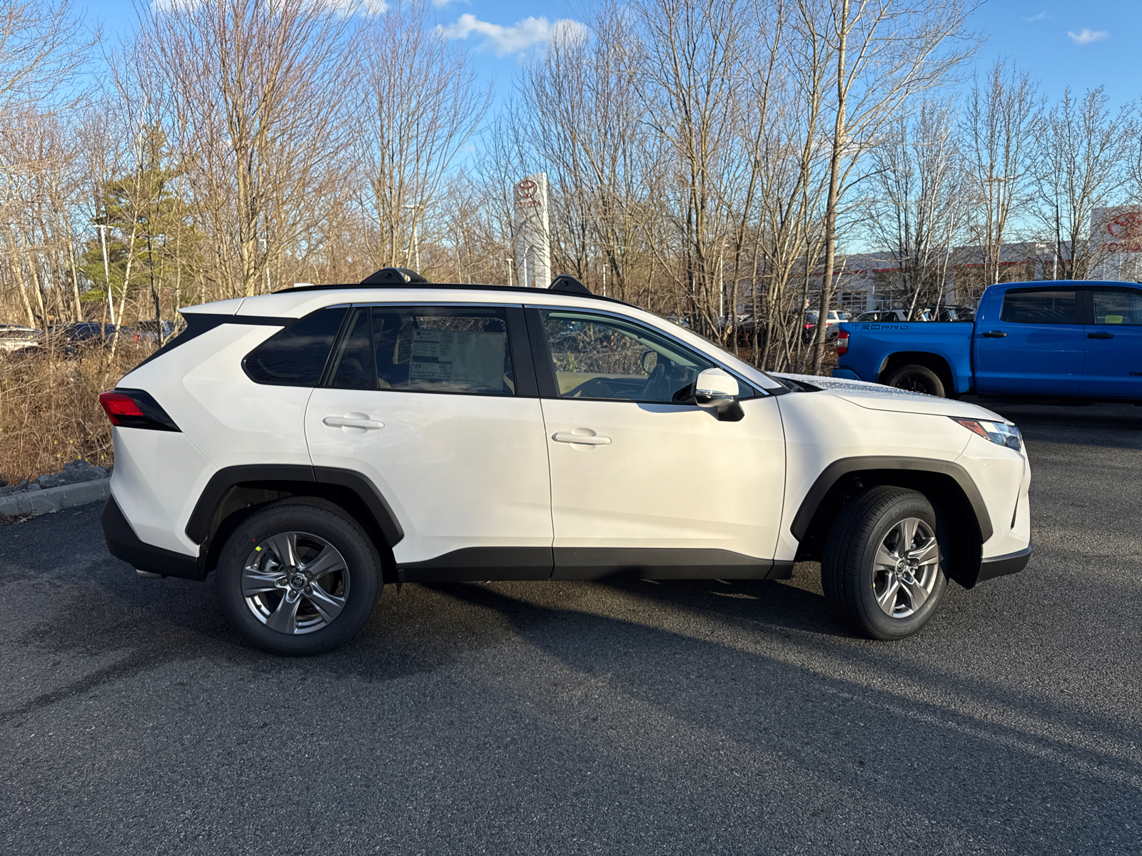 2025 Toyota RAV4 XLE 12