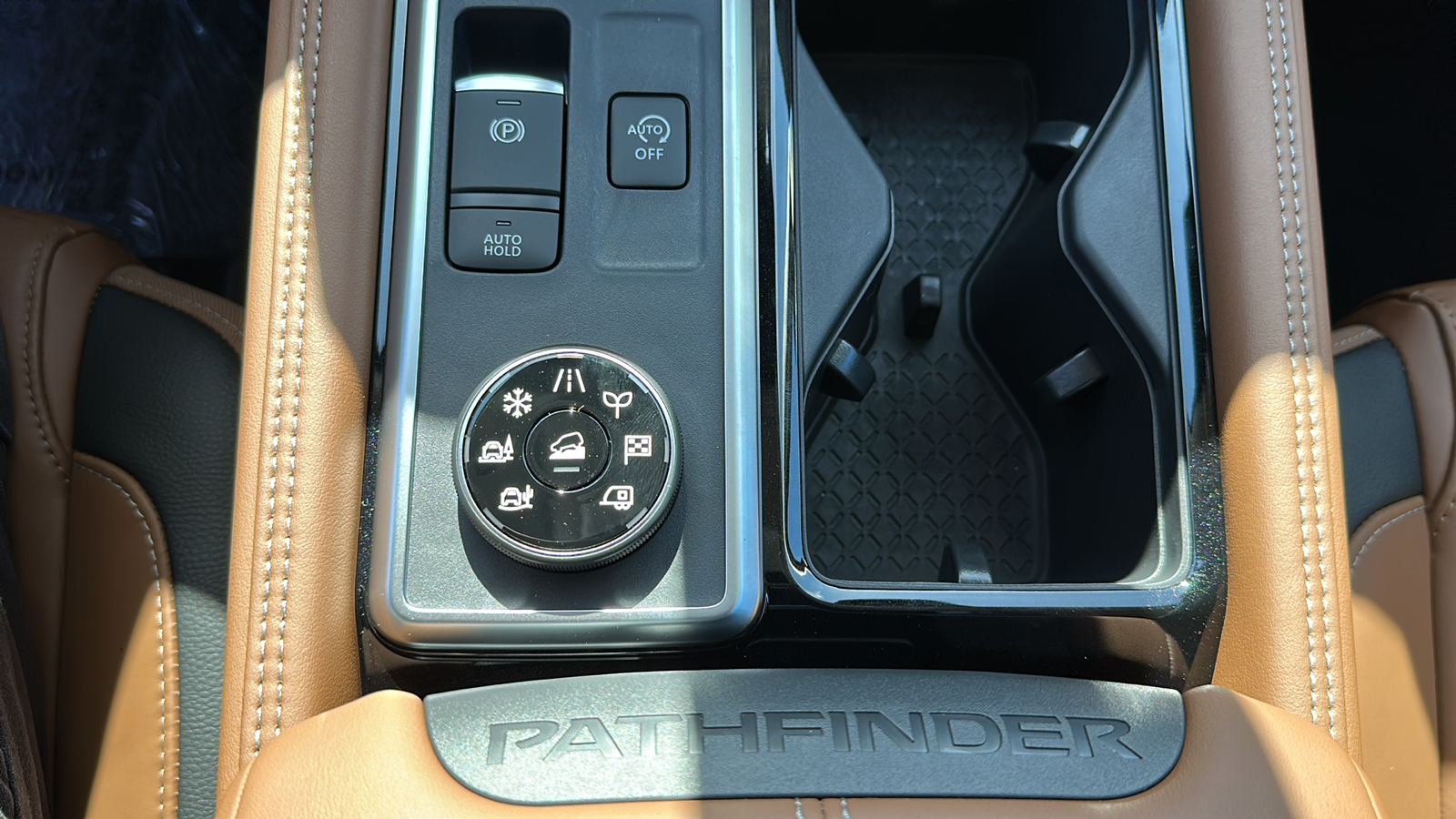 2024 Nissan Pathfinder Platinum 27
