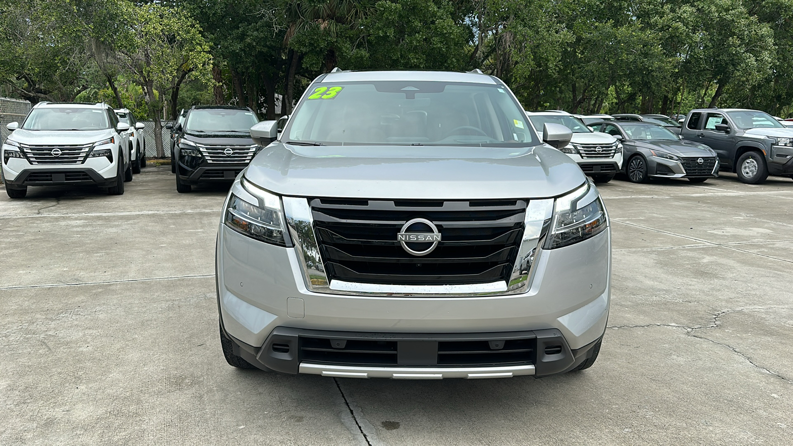 2023 Nissan Pathfinder Platinum 2