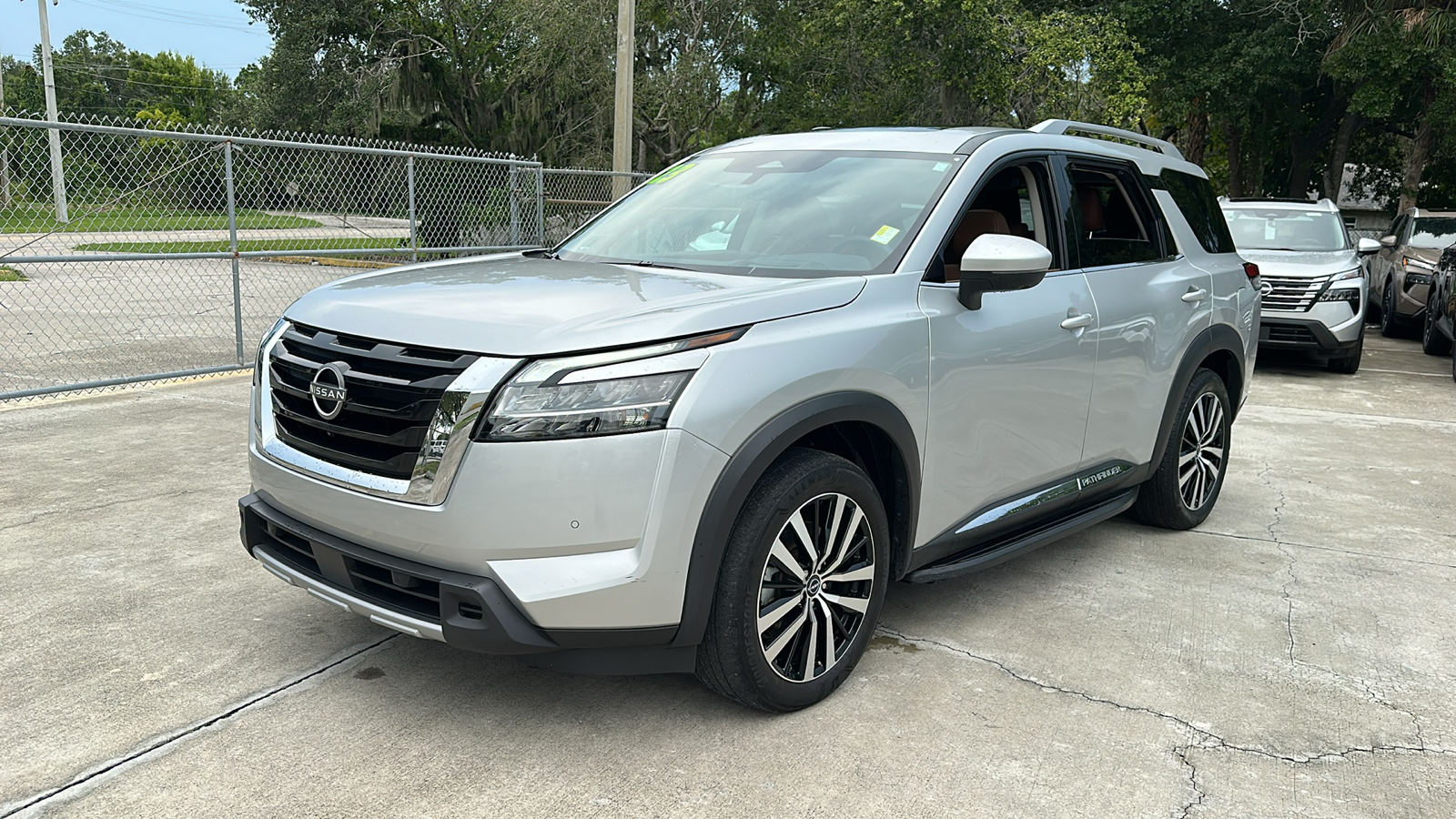 2023 Nissan Pathfinder Platinum 4