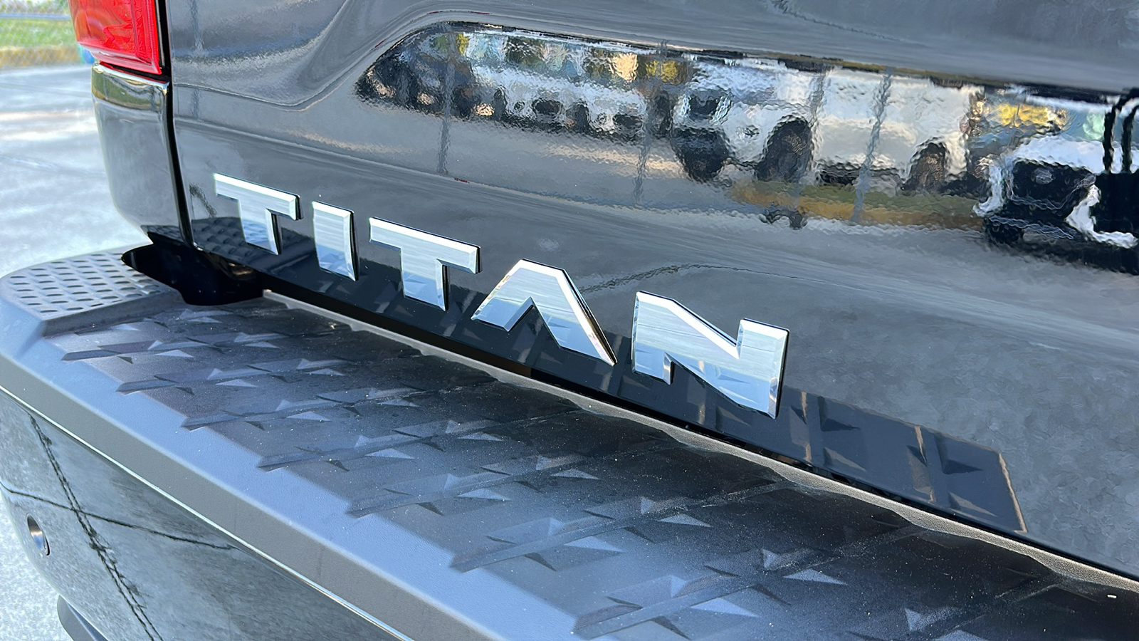 2024 Nissan Titan SV 10