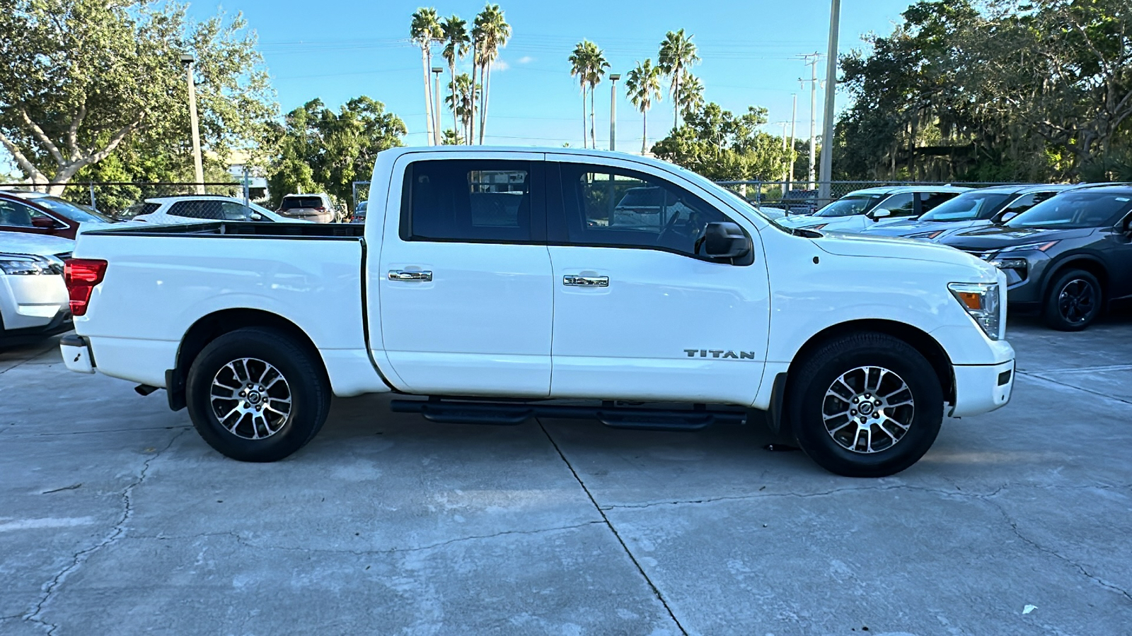 2021 Nissan Titan SV 8