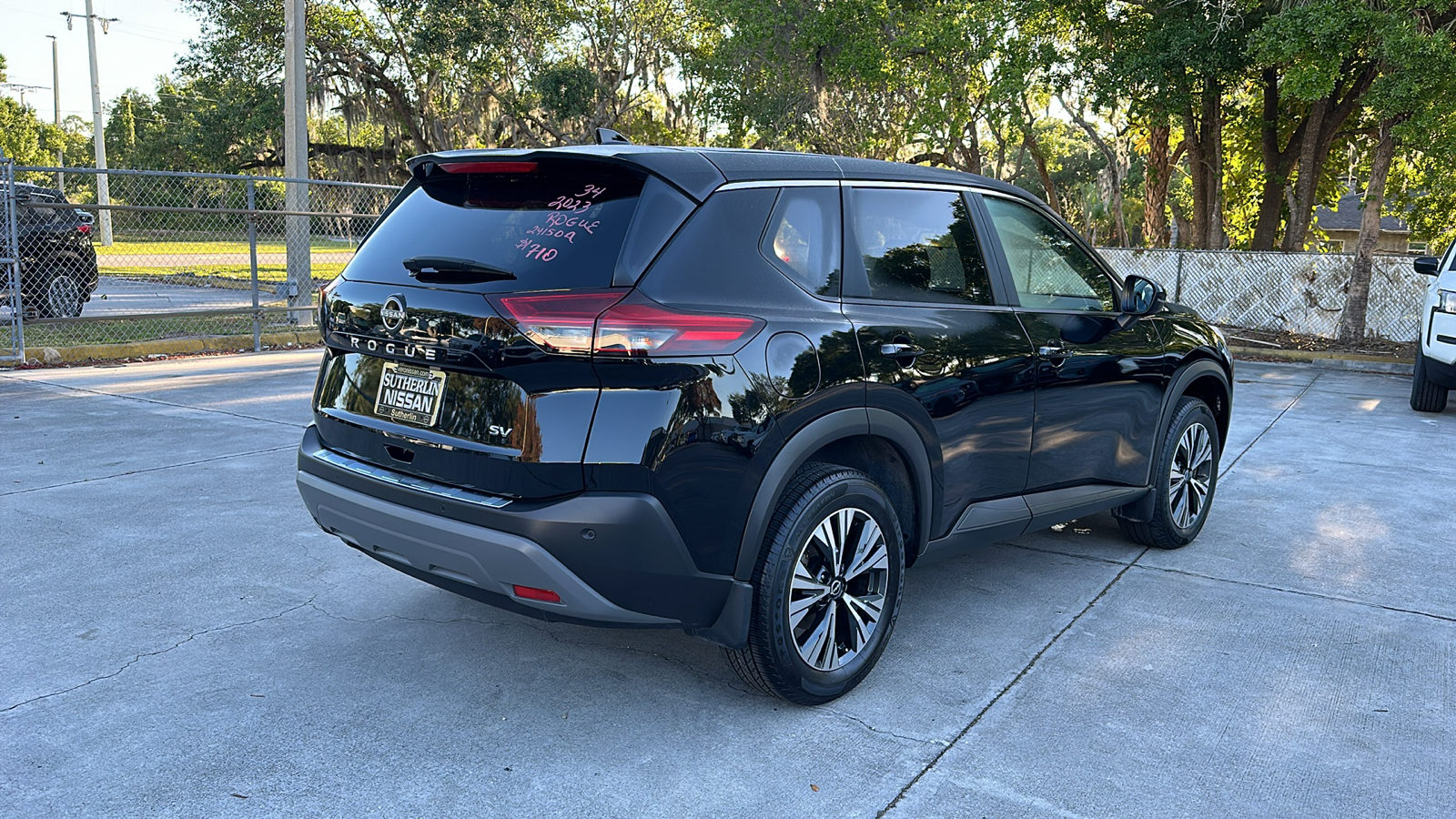 2023 Nissan Rogue SV 8
