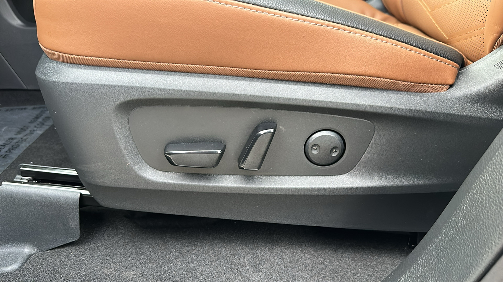 2024 Nissan Pathfinder Platinum 14