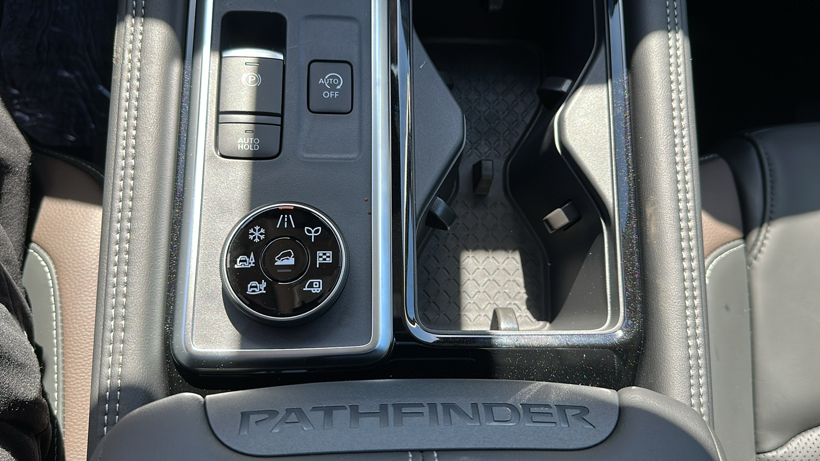 2024 Nissan Pathfinder Platinum 28