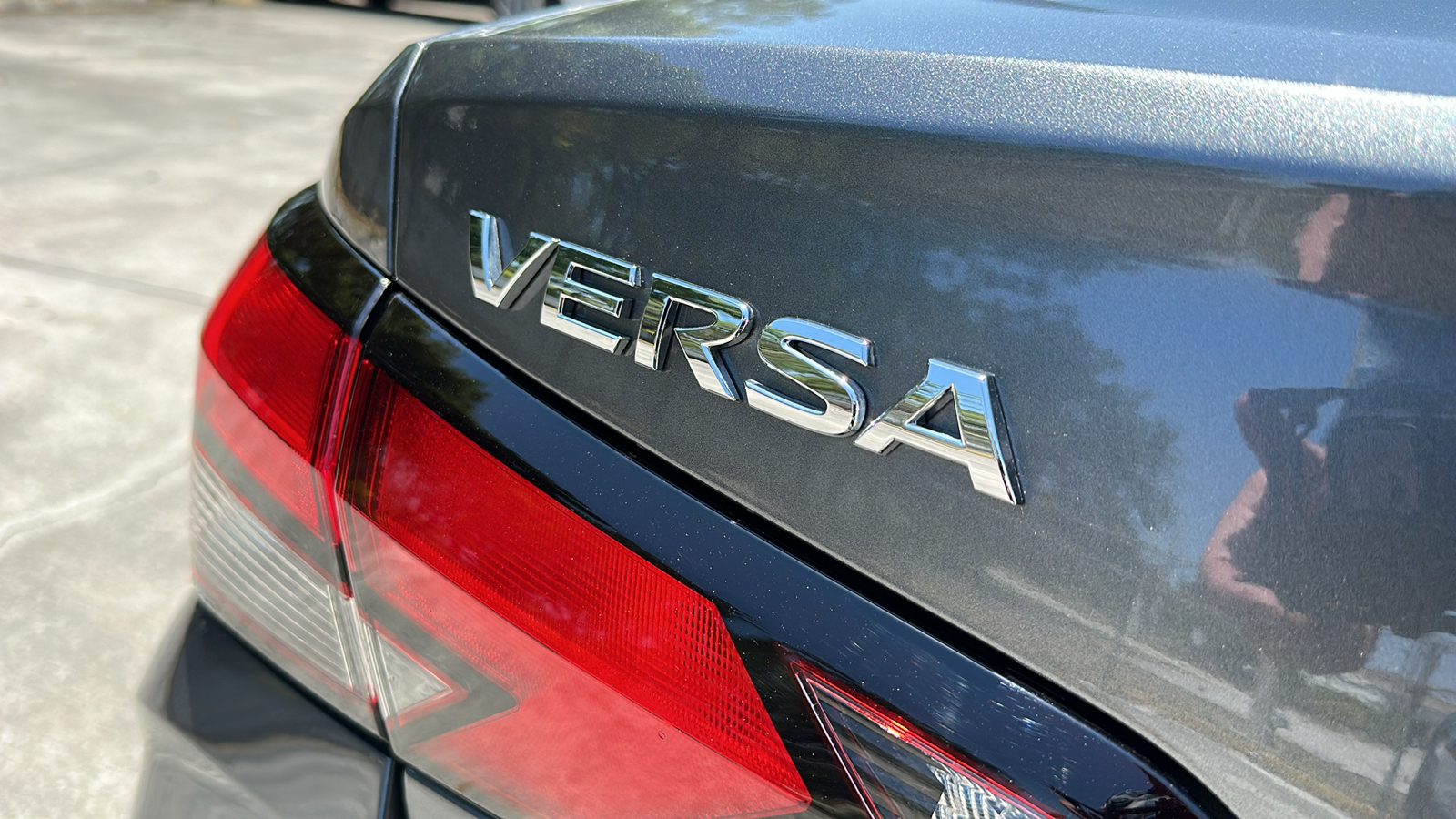 2024 Nissan Versa SV 10