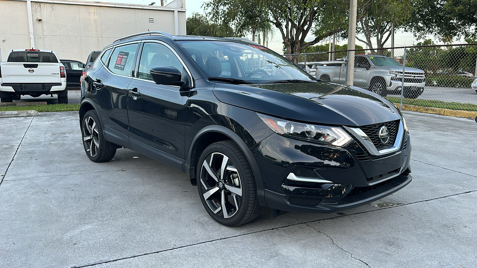 2022 Nissan Rogue Sport SL 1