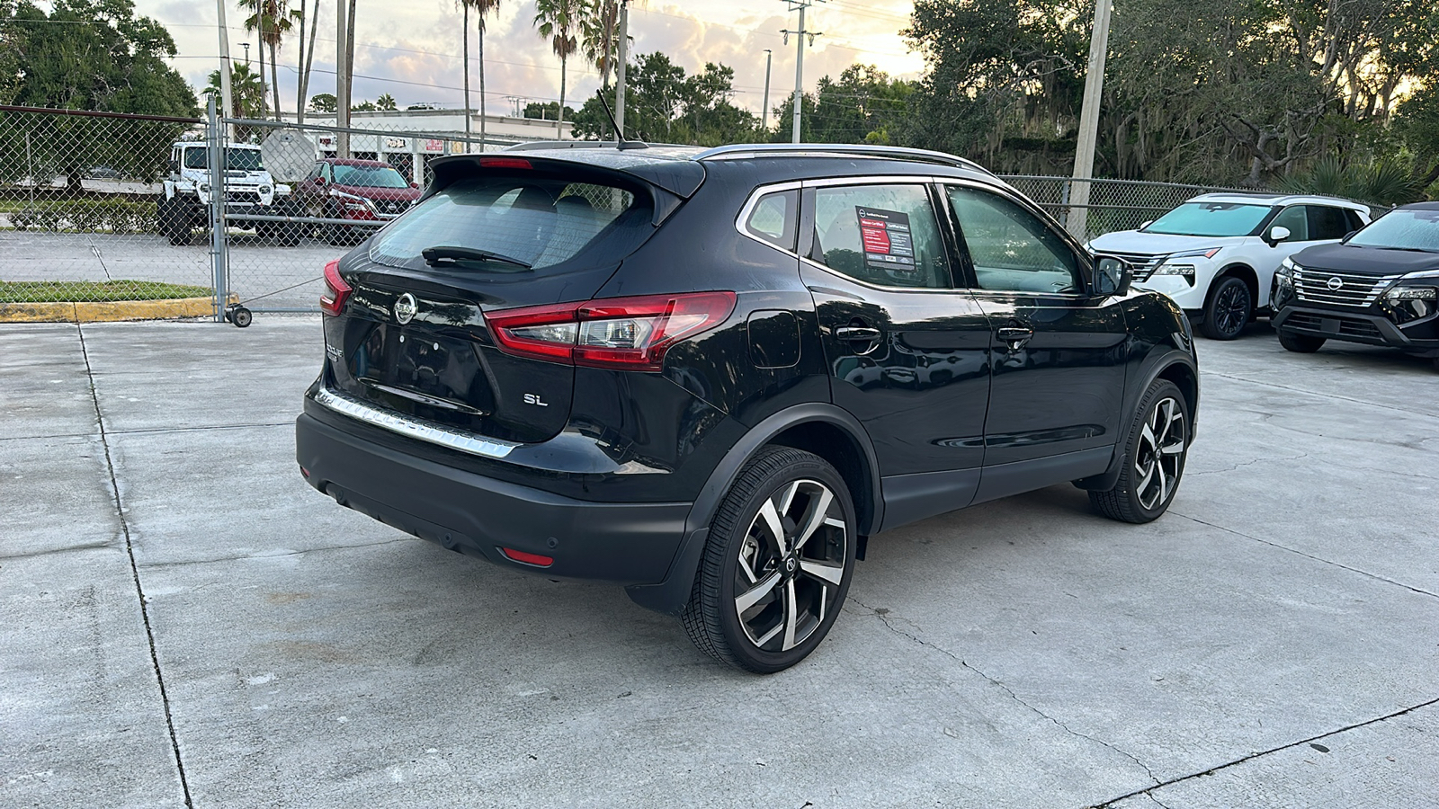 2022 Nissan Rogue Sport SL 8