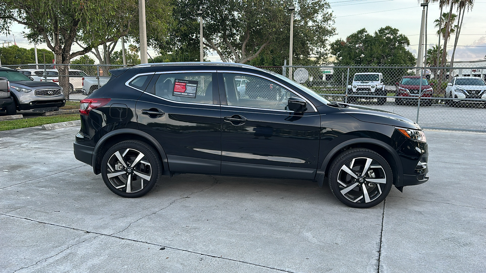 2022 Nissan Rogue Sport SL 9