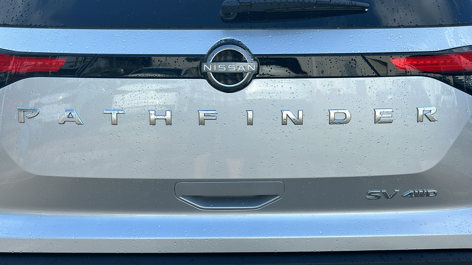 2024 Nissan Pathfinder SV 10