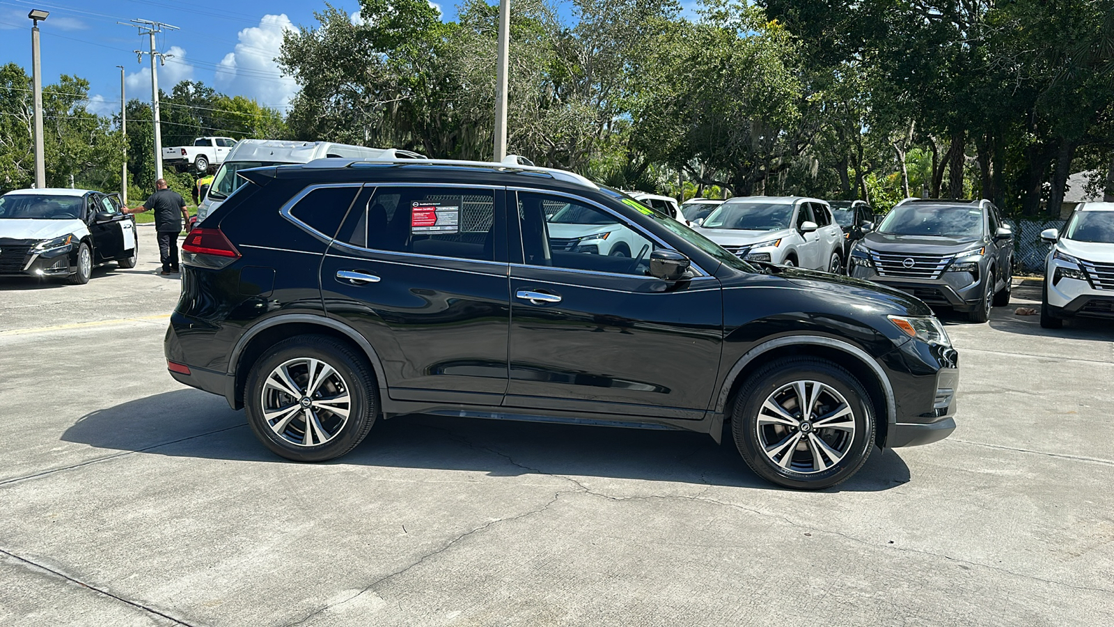 2020 Nissan Rogue SV 8