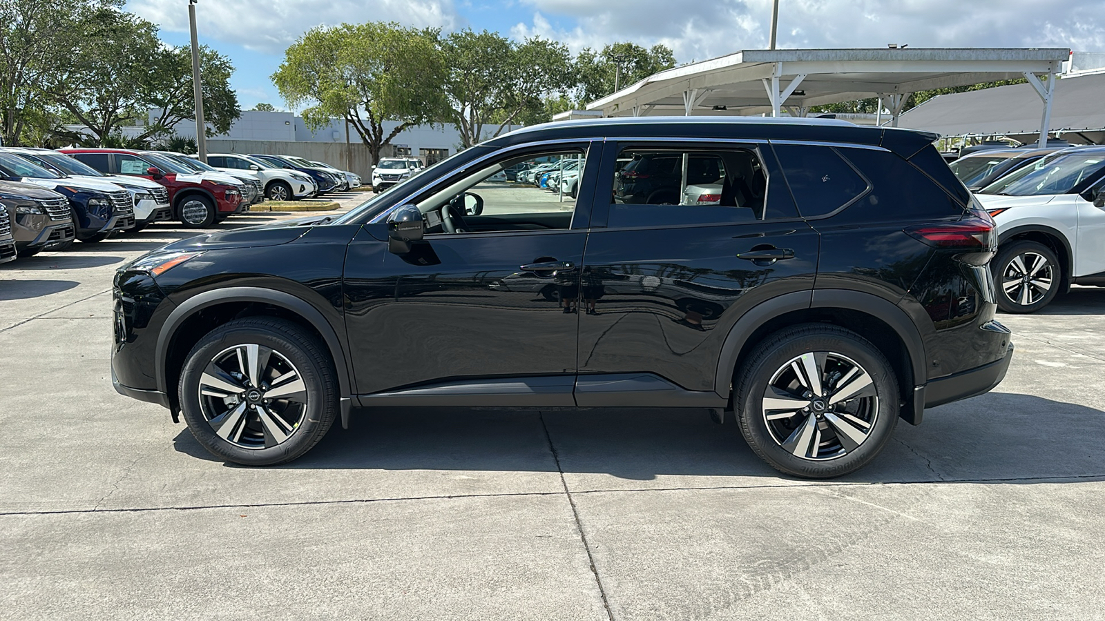 2024 Nissan Rogue SL 4