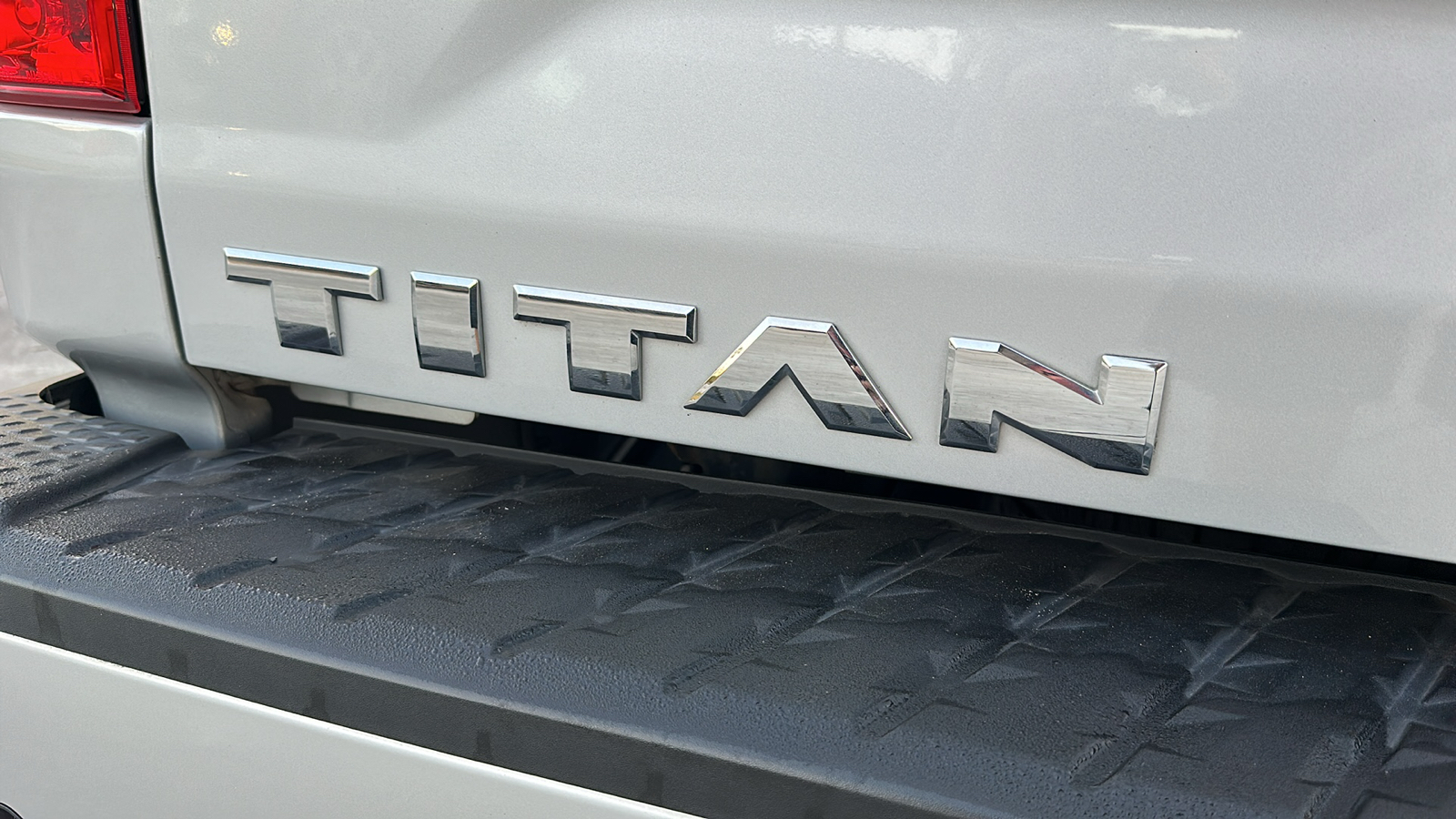 2020 Nissan Titan SV 9