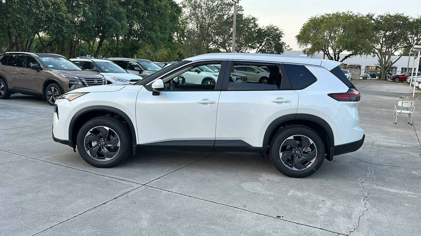 2024 Nissan Rogue SV 4