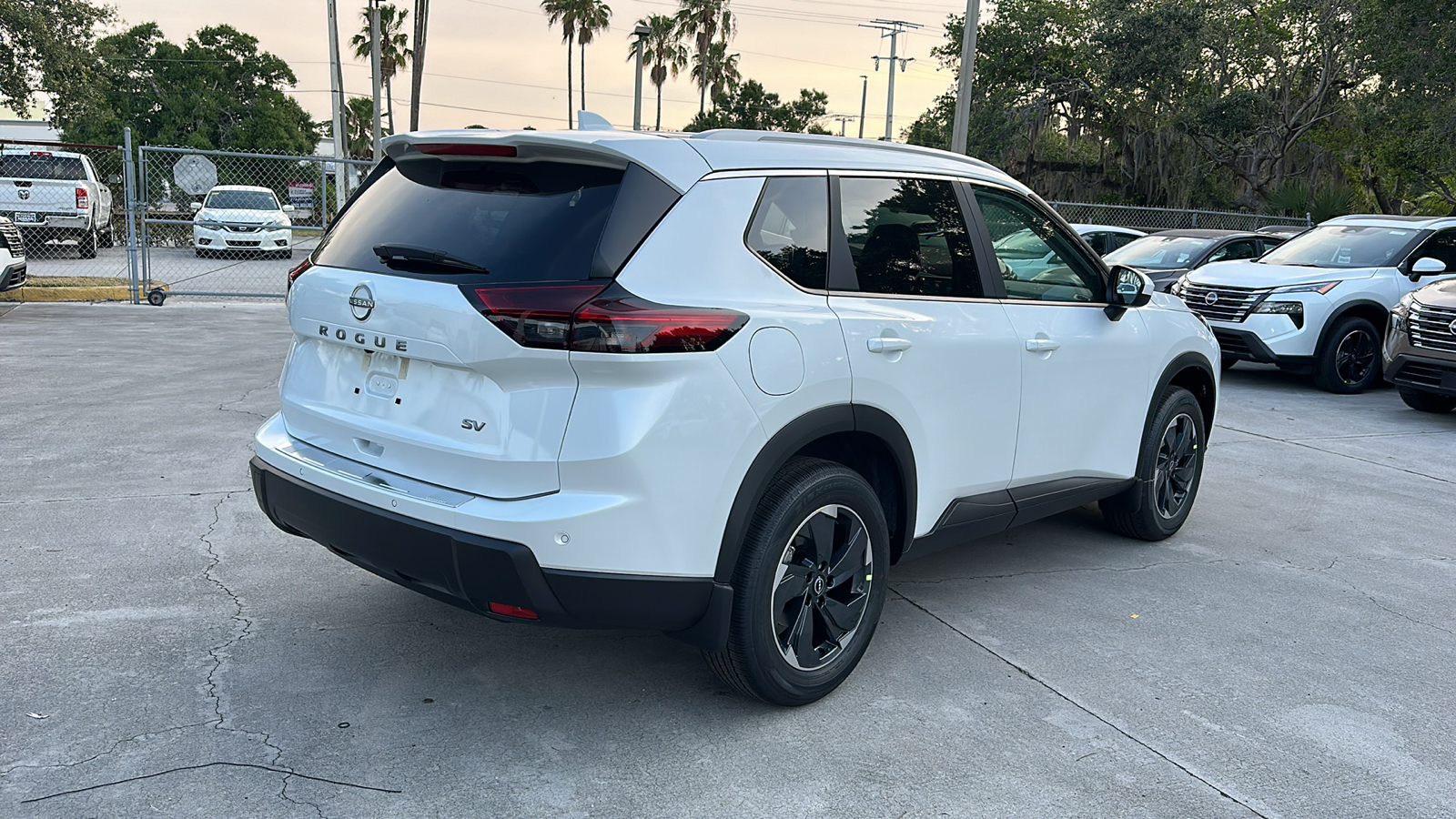 2024 Nissan Rogue SV 8