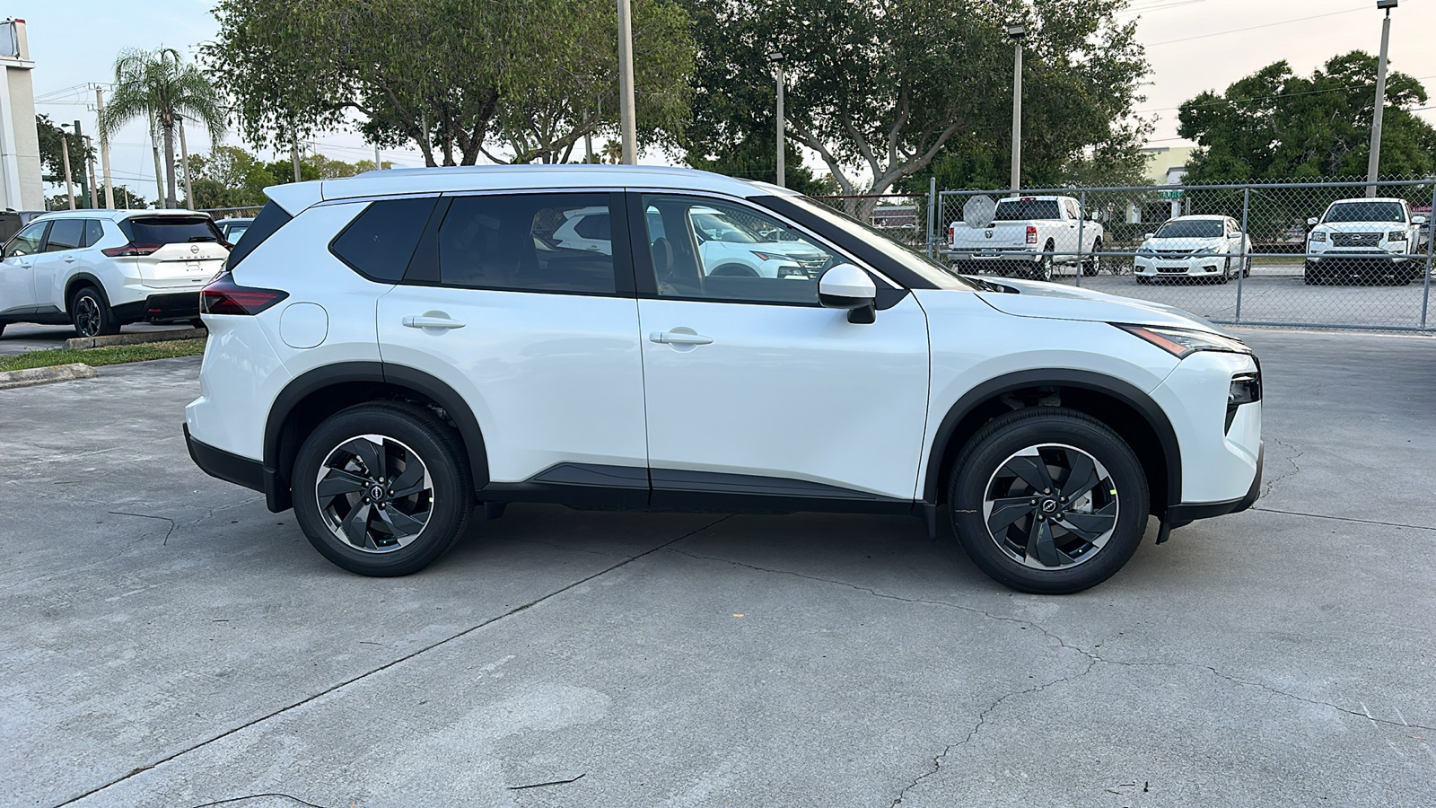 2024 Nissan Rogue SV 8