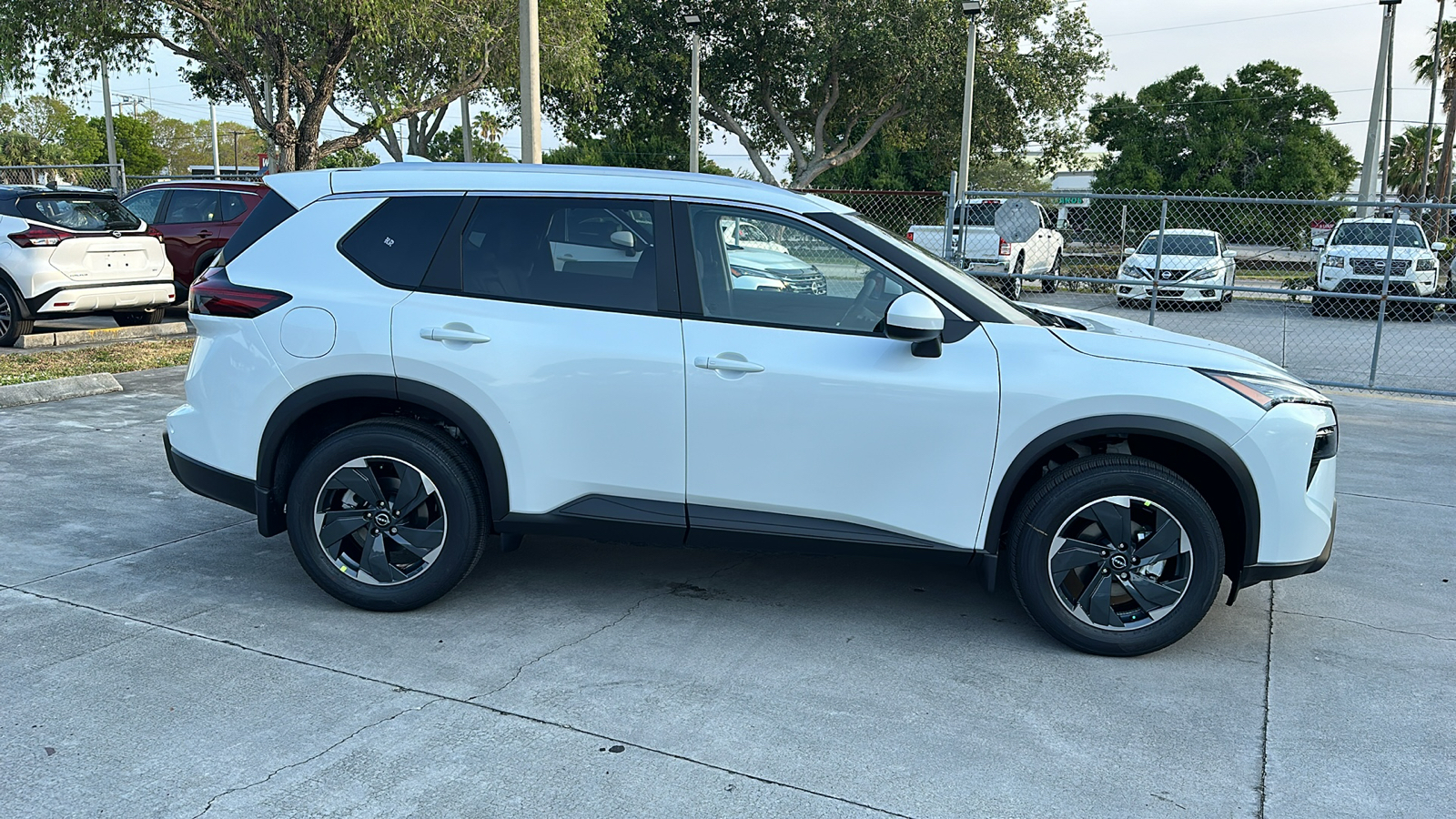 2024 Nissan Rogue SV 9