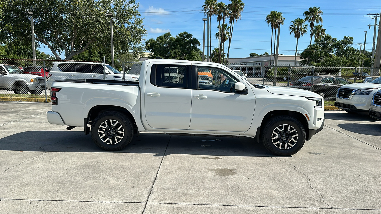 2024 Nissan Frontier SL 8