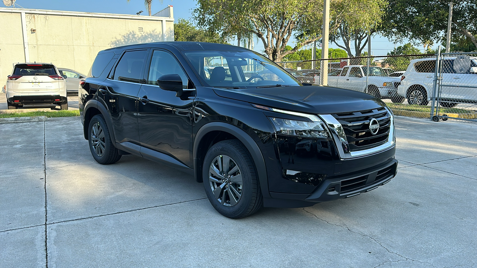 2024 Nissan Pathfinder S 1