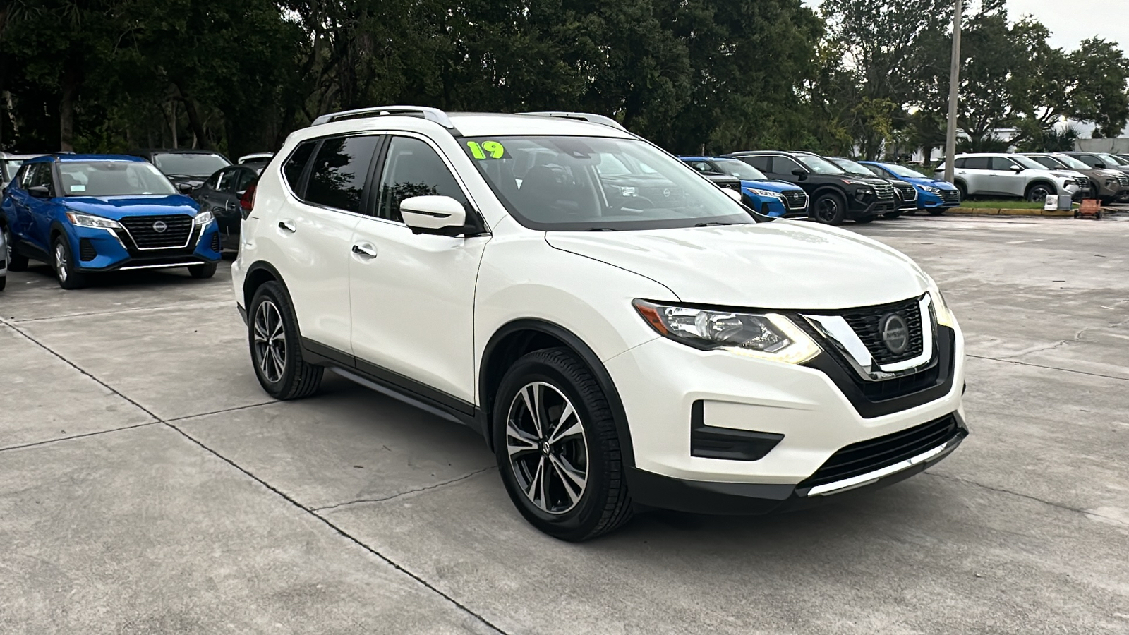 2019 Nissan Rogue SV 1