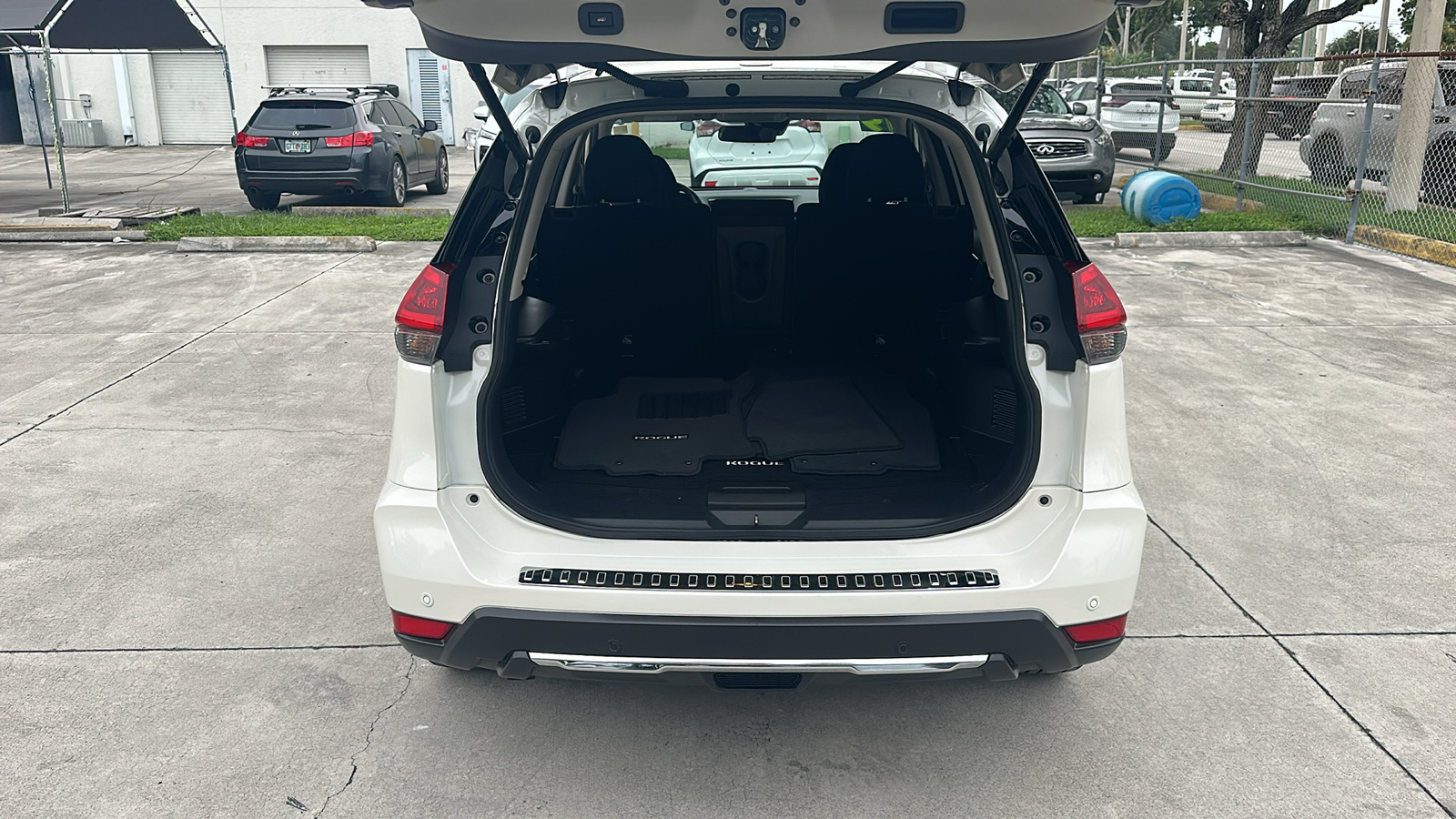 2019 Nissan Rogue SV 32