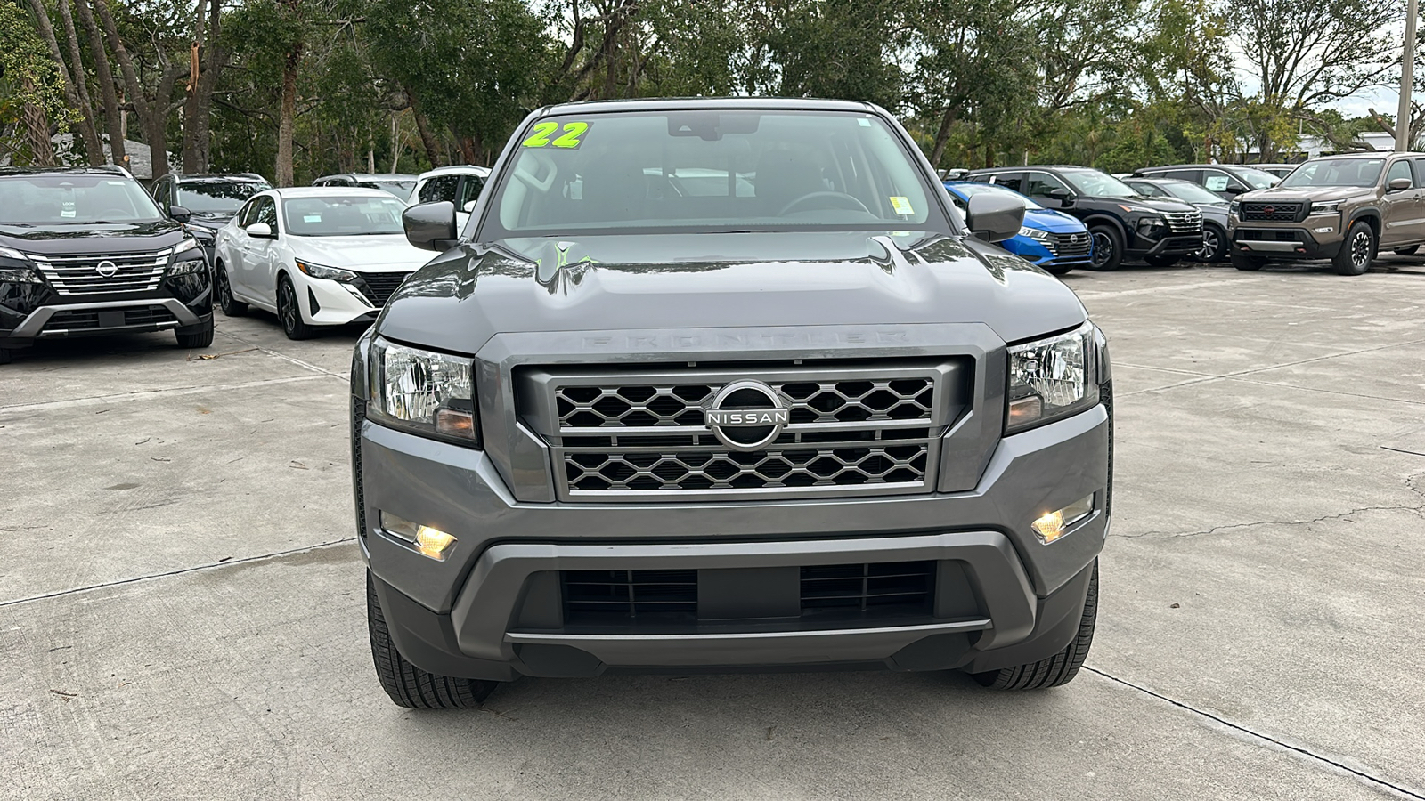 2022 Nissan Frontier SV 2