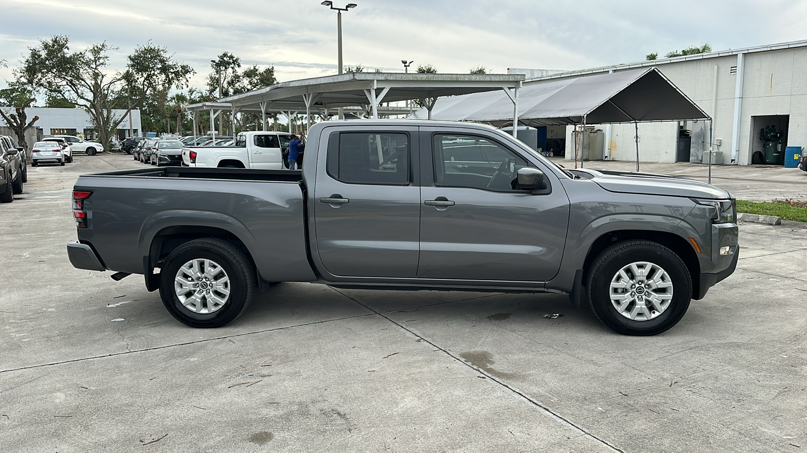 2022 Nissan Frontier SV 9