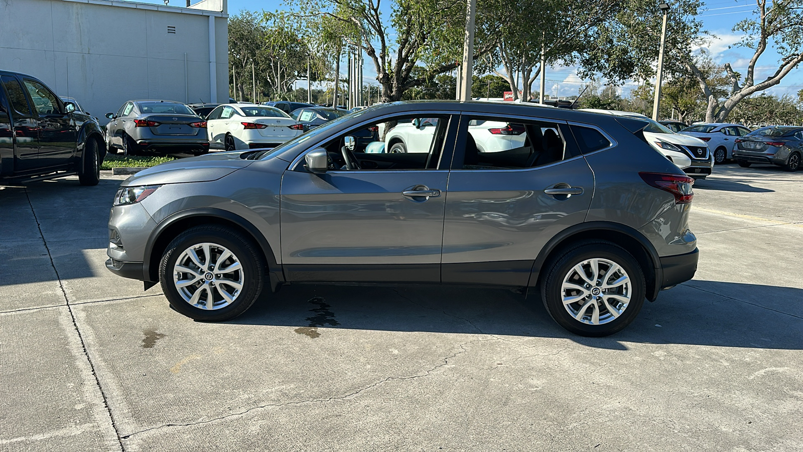 2022 Nissan Rogue Sport S 4