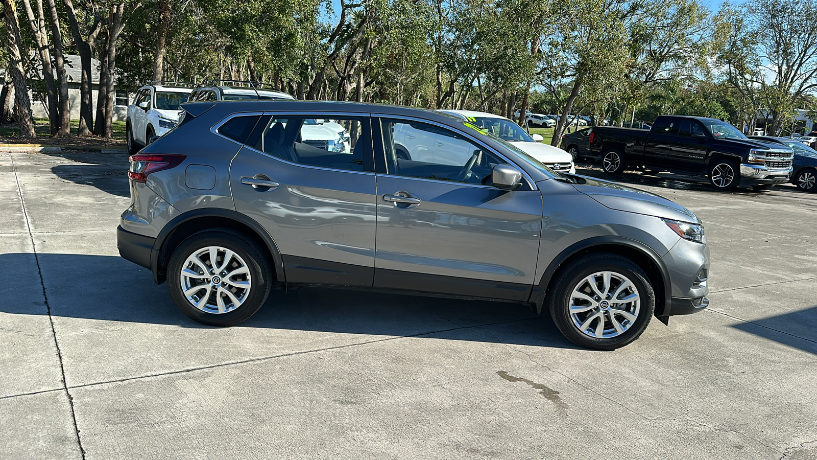 2022 Nissan Rogue Sport S 8