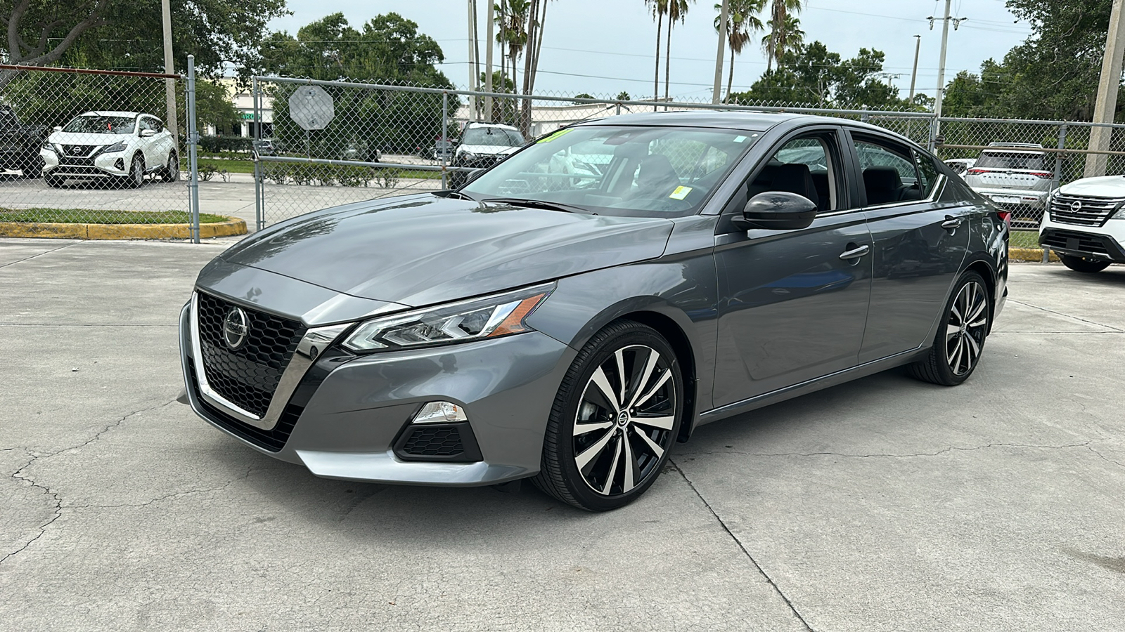 2021 Nissan Altima 2.5 SR 4