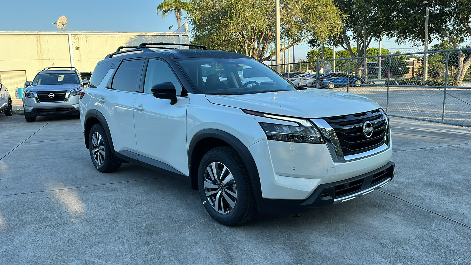 2024 Nissan Pathfinder SL 1