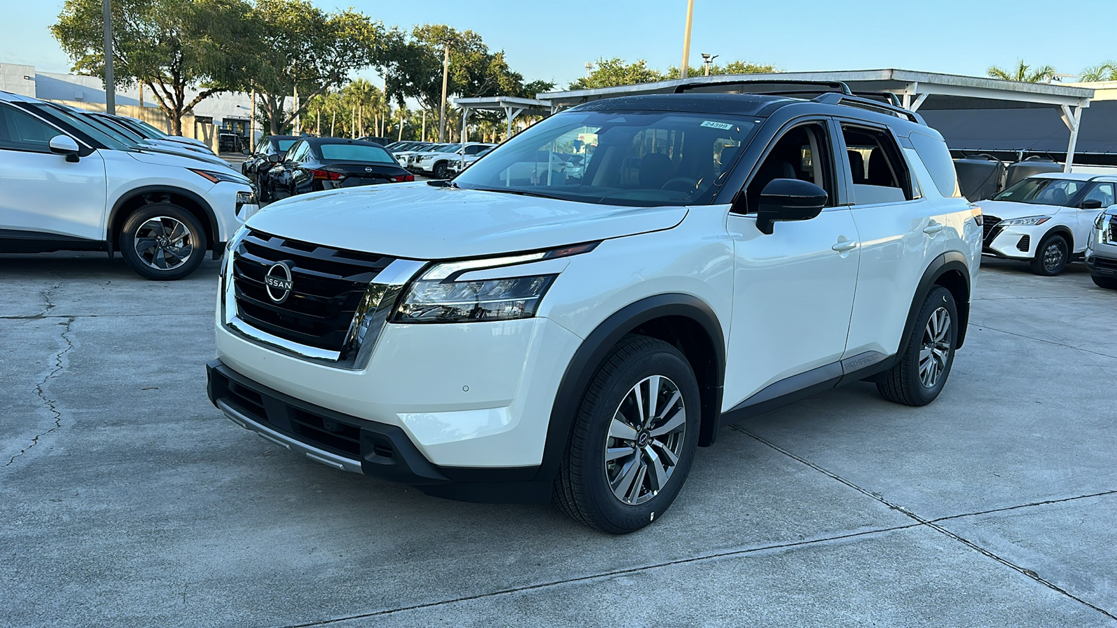 2024 Nissan Pathfinder SL 3