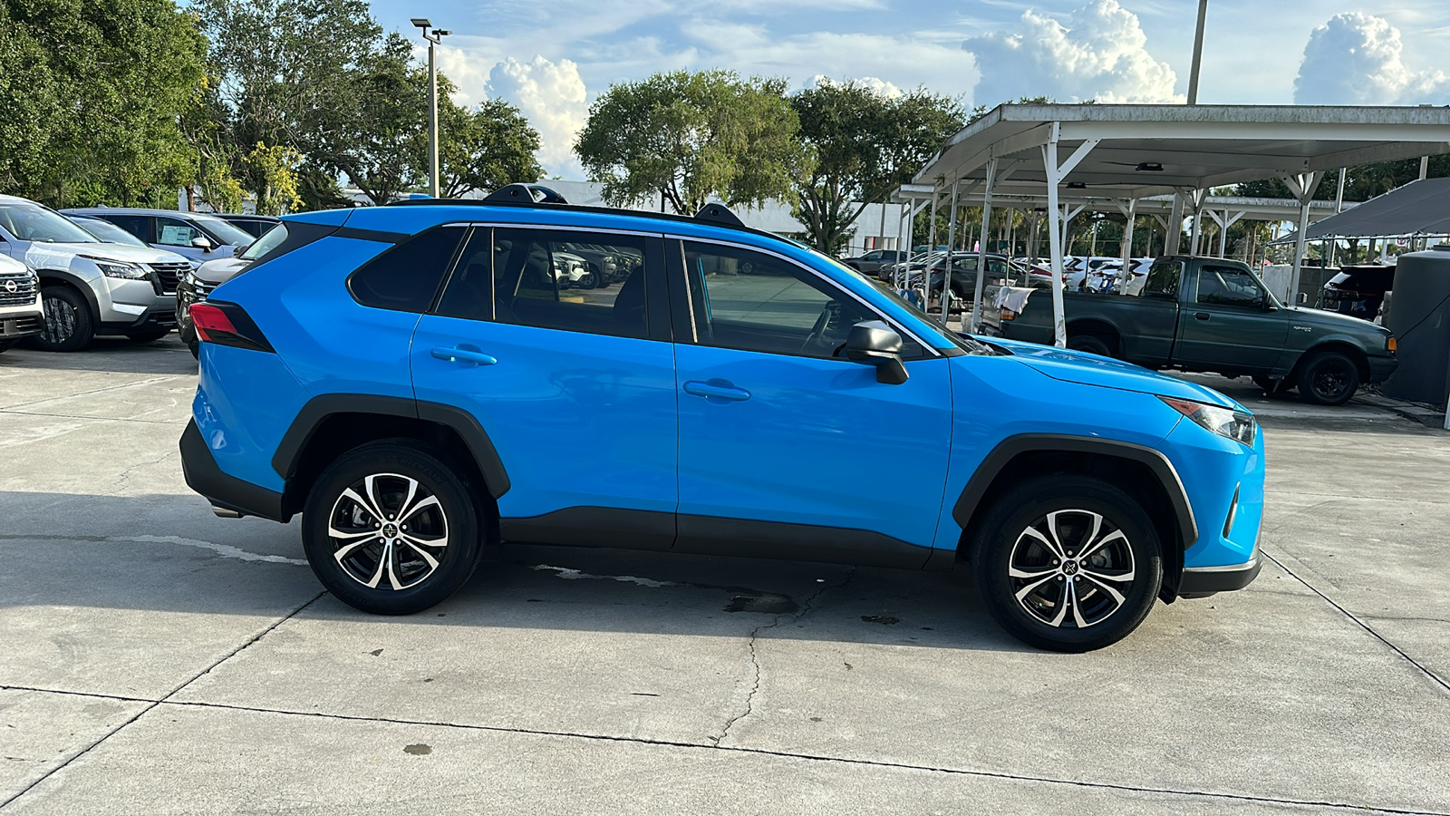 2019 Toyota RAV4 LE 9