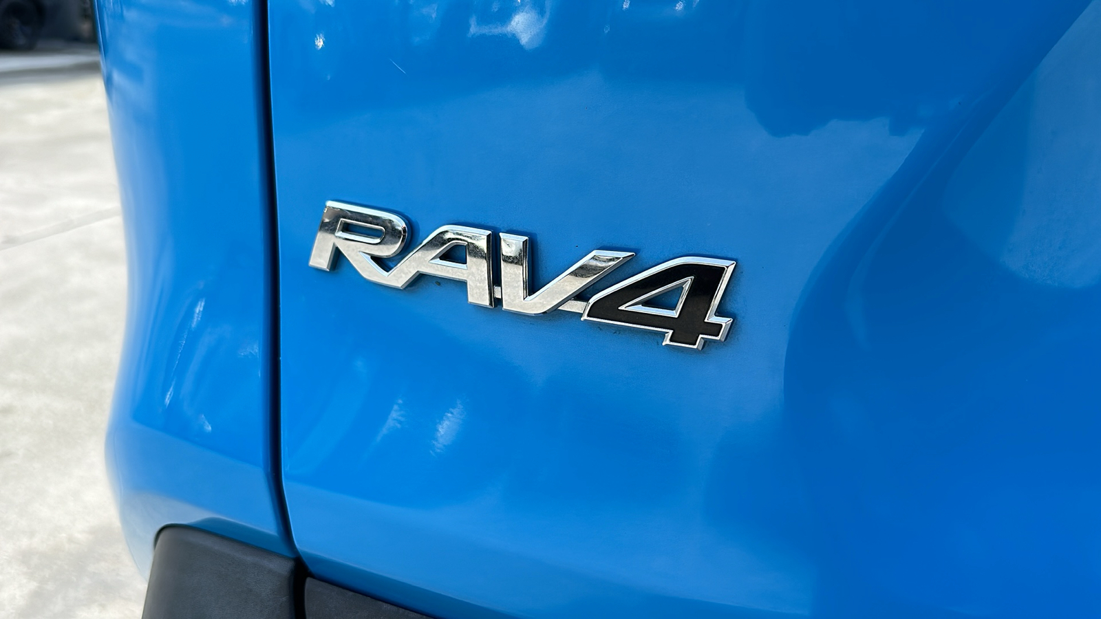 2019 Toyota RAV4 LE 10