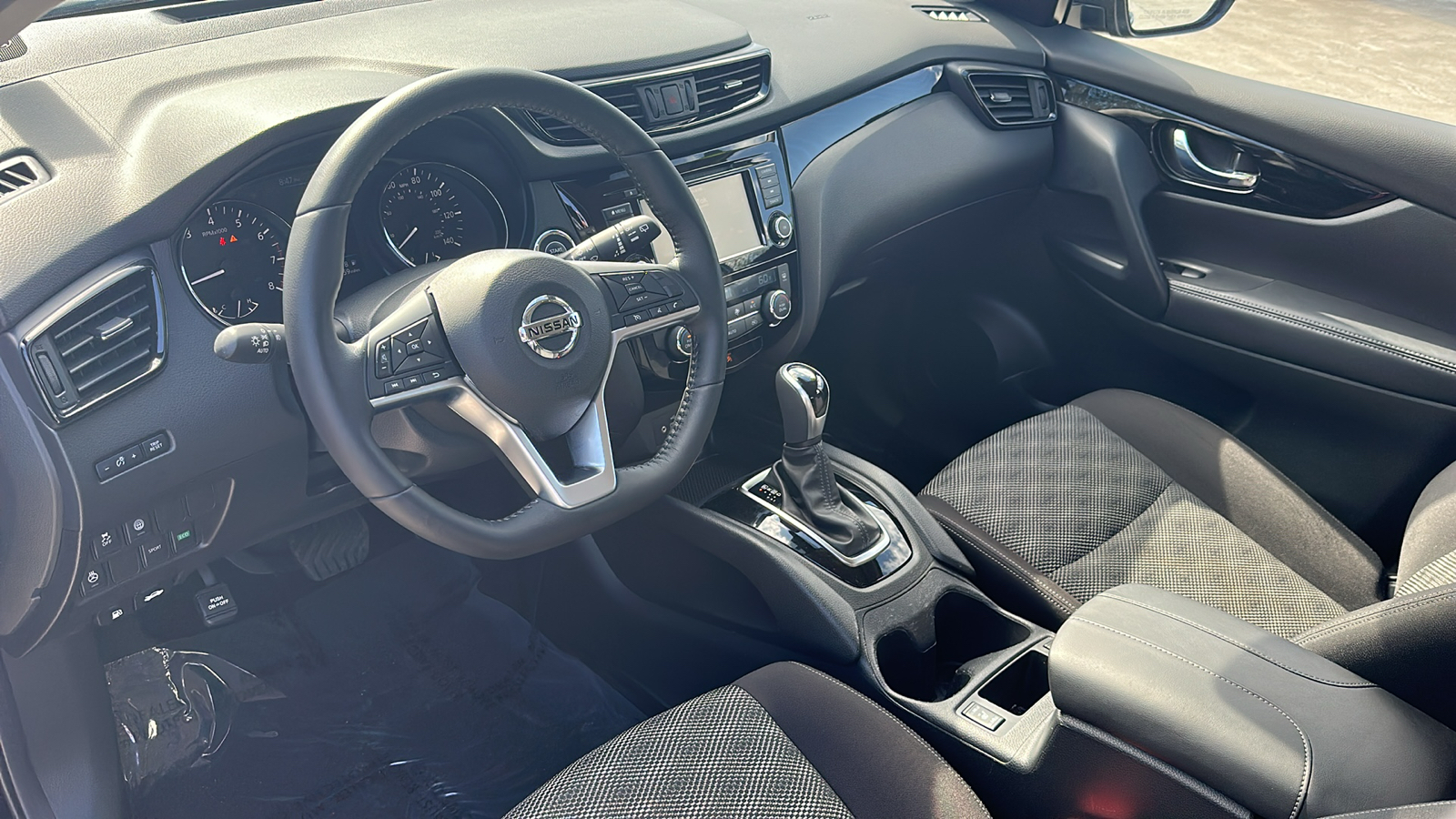 2020 Nissan Rogue Sport SV 12