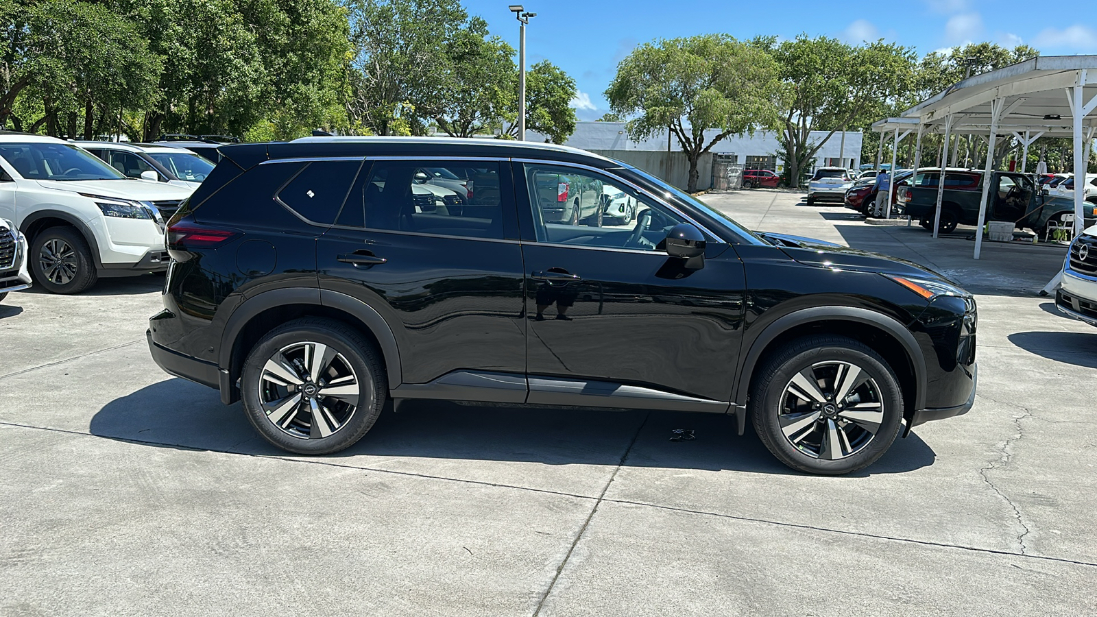 2024 Nissan Rogue SL 9