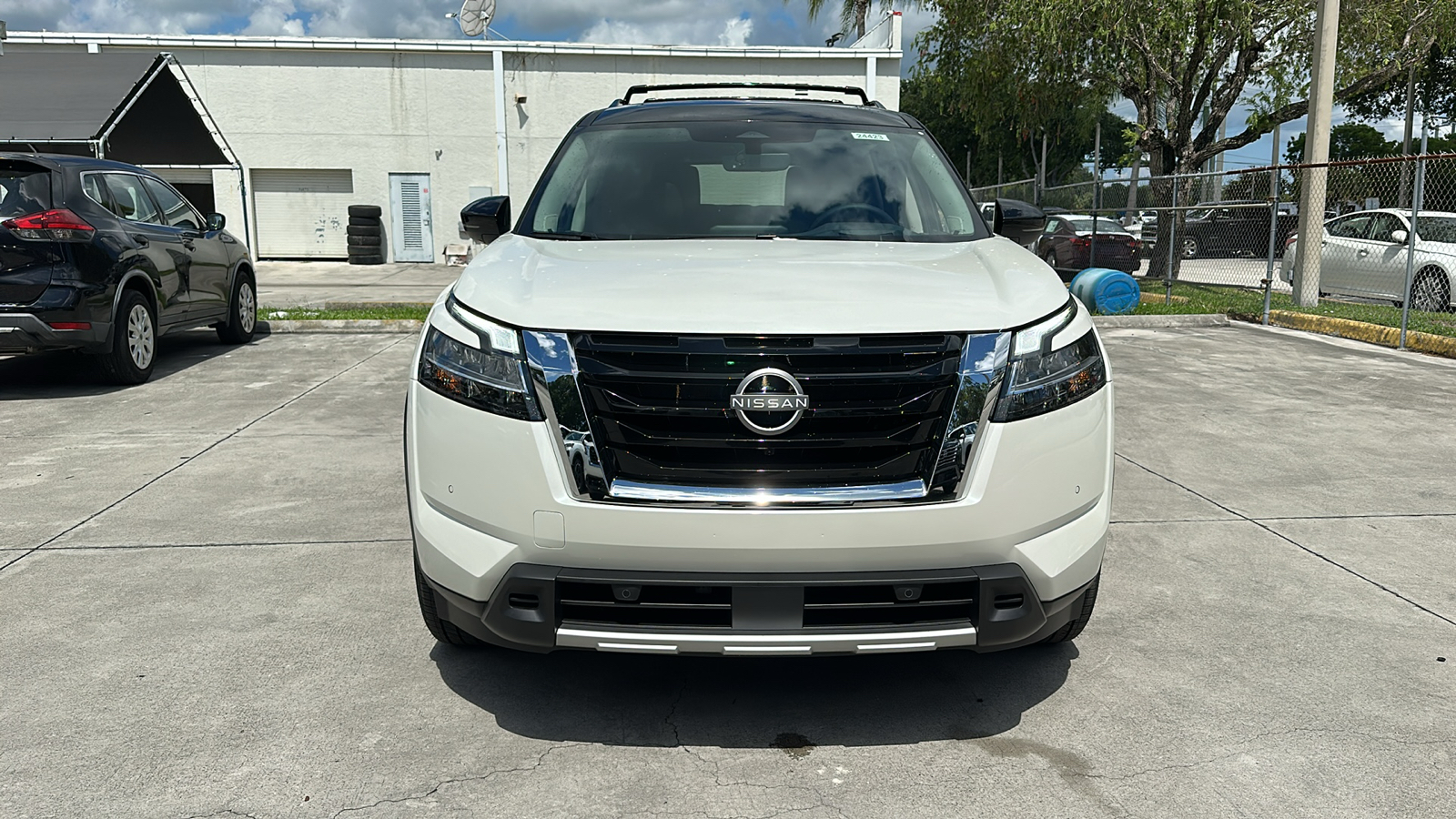 2024 Nissan Pathfinder Platinum 2