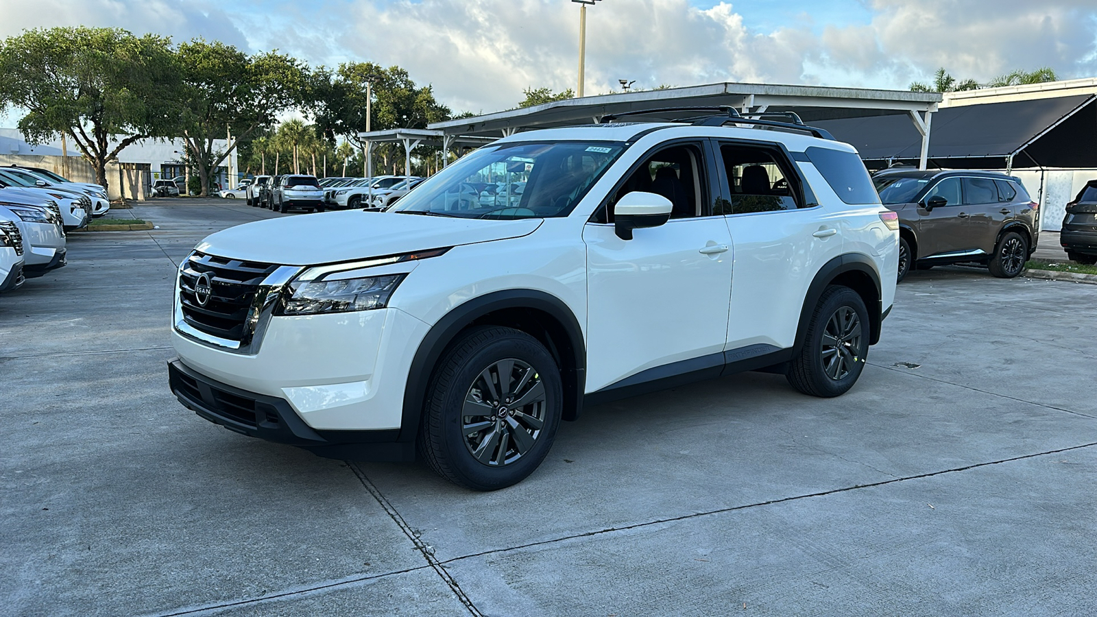 2024 Nissan Pathfinder SV 3