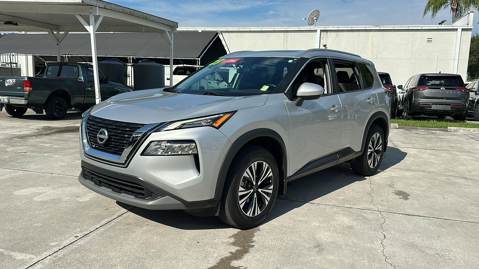 2023 Nissan Rogue SV 4