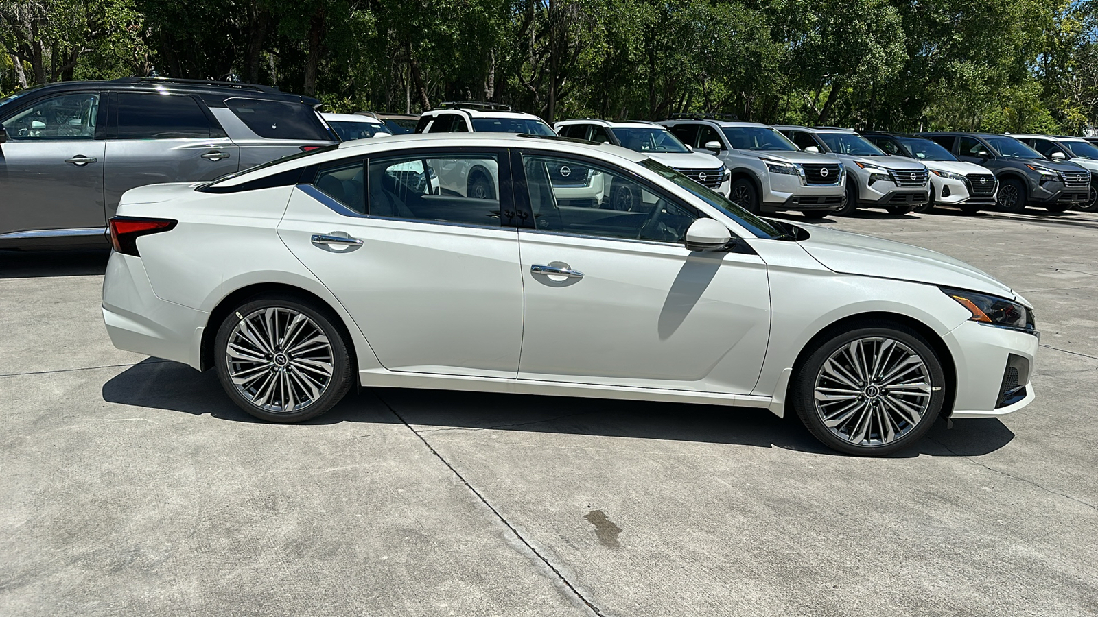 2024 Nissan Altima 2.5 SL 9