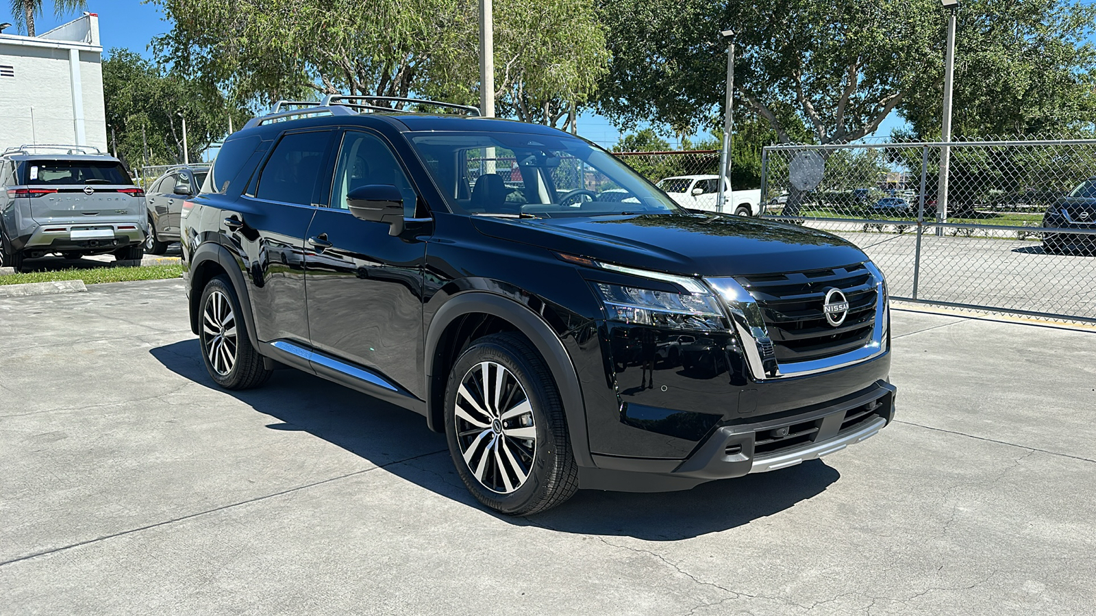 2024 Nissan Pathfinder Platinum 1