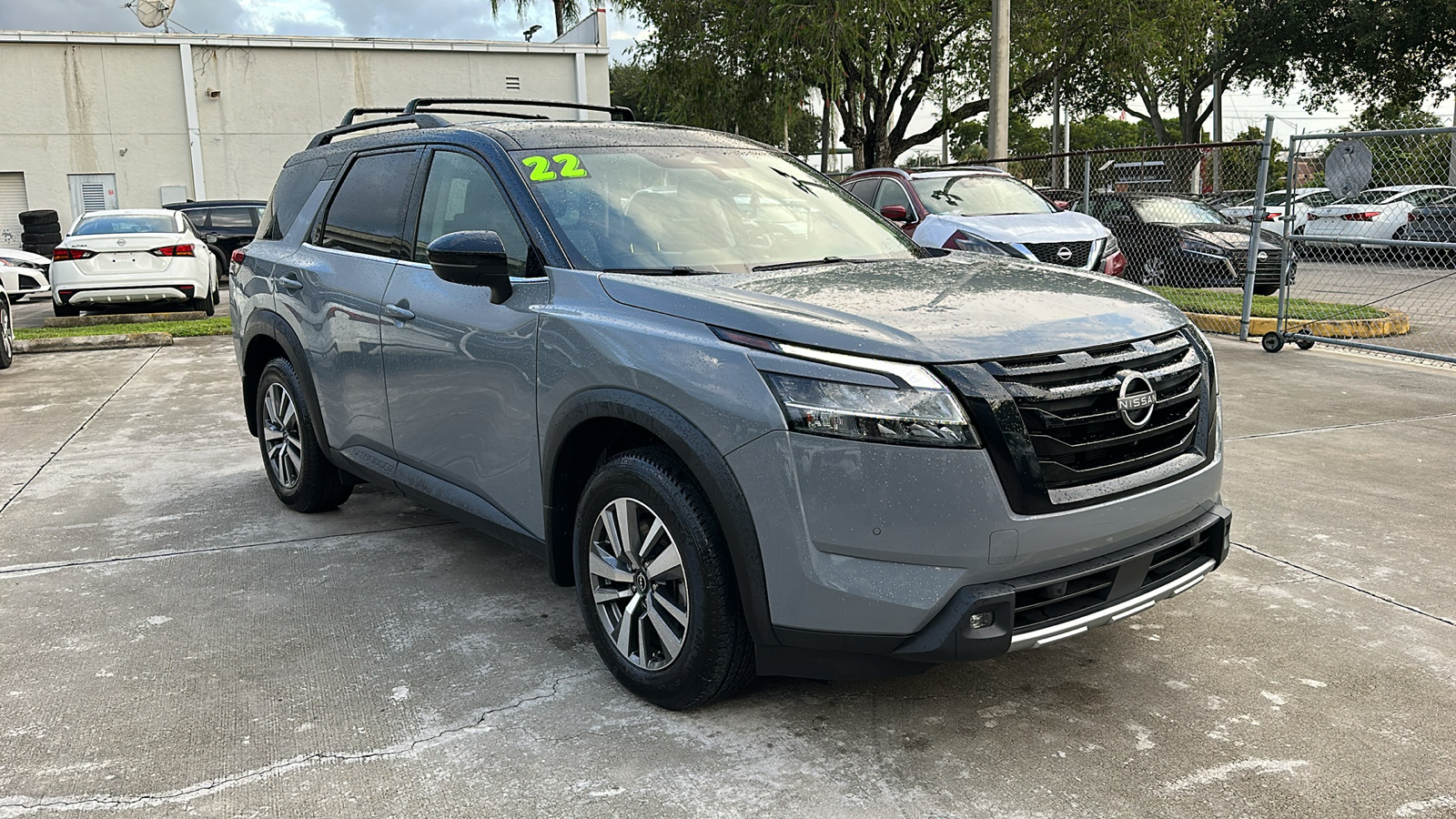 2022 Nissan Pathfinder SL 1