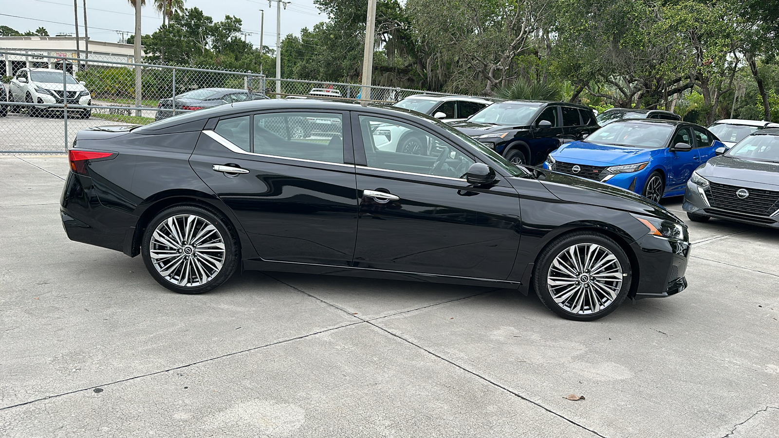 2024 Nissan Altima 2.5 SL 9