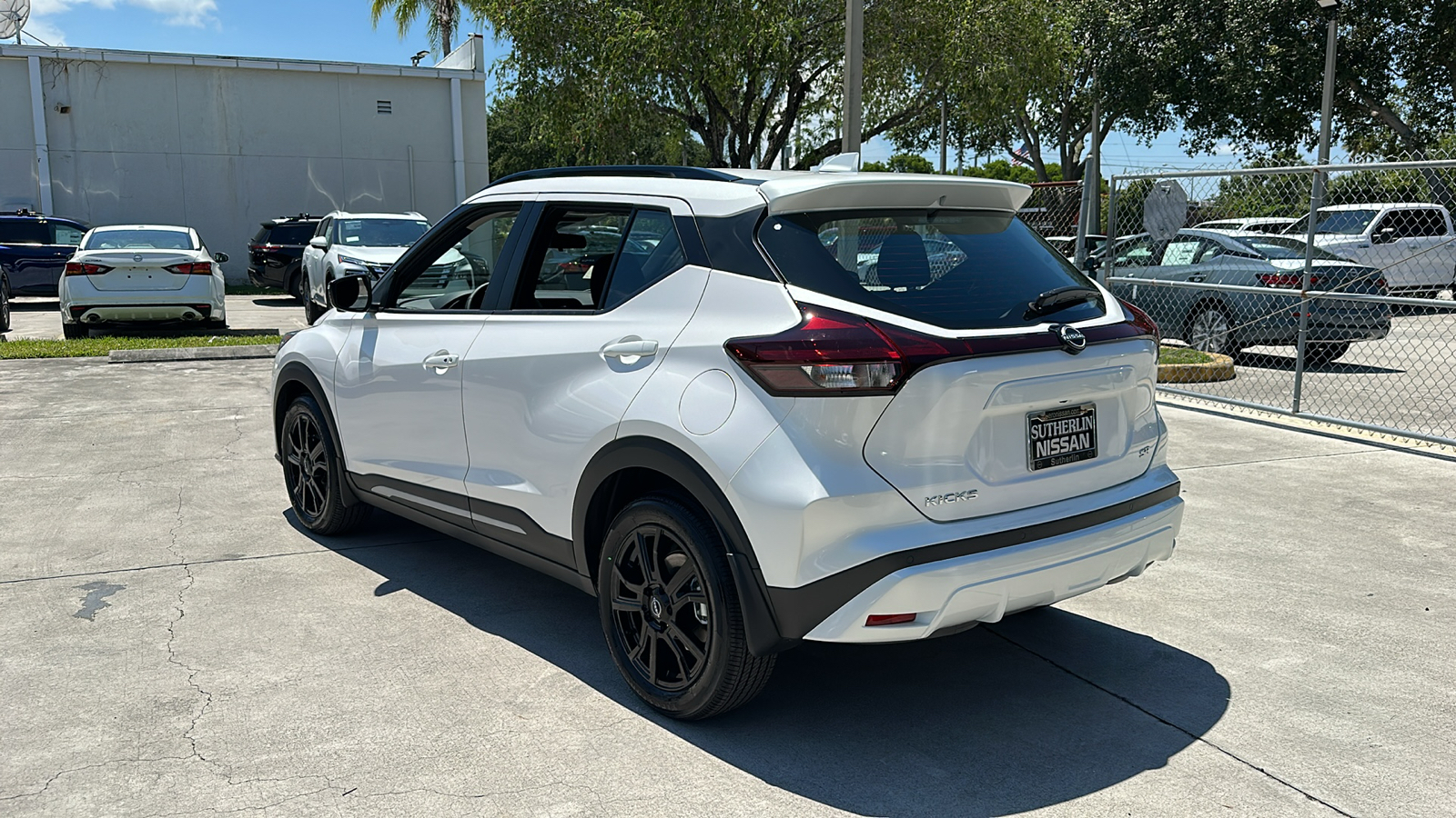 2024 Nissan Kicks SR 6