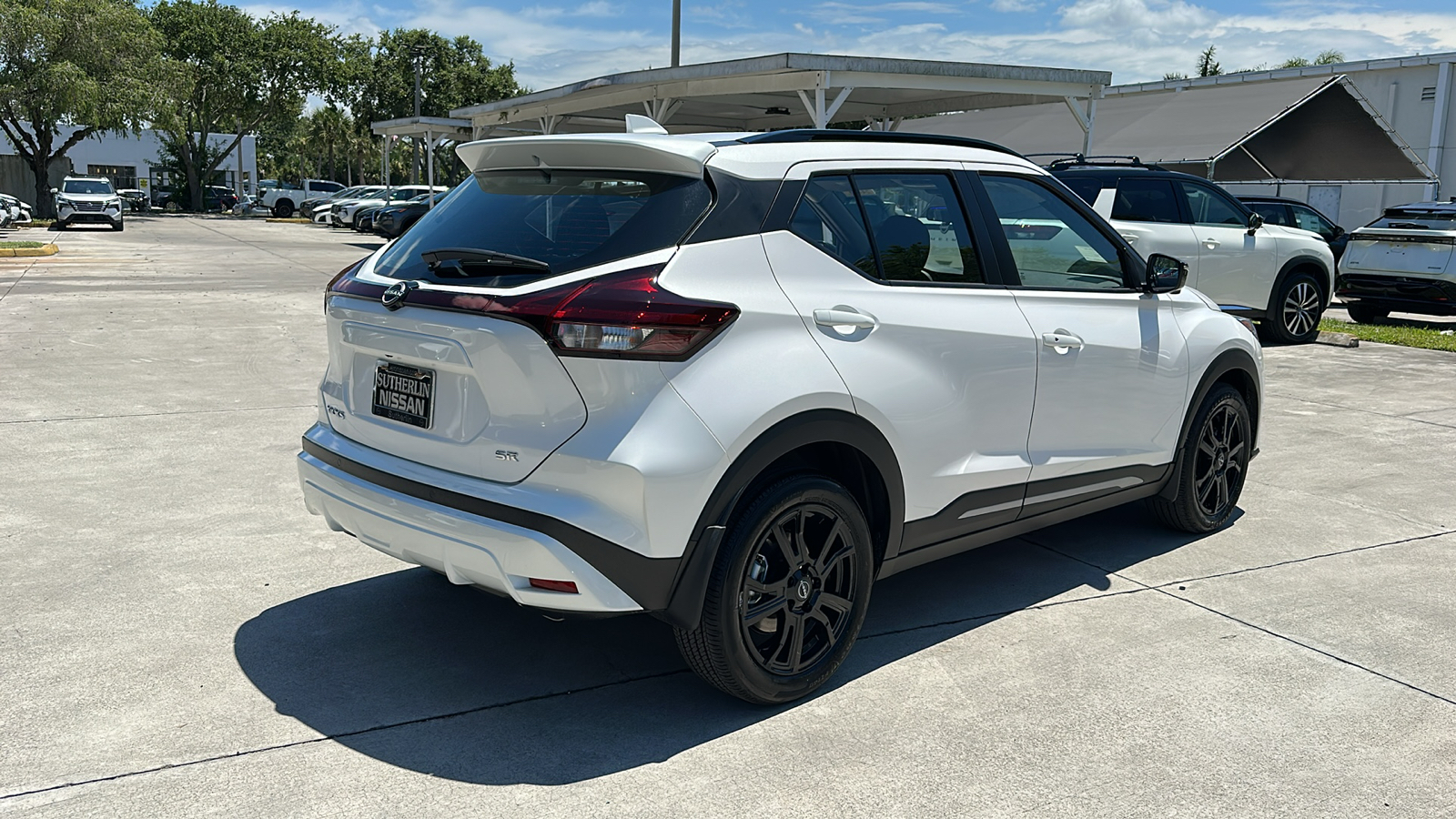 2024 Nissan Kicks SR 8