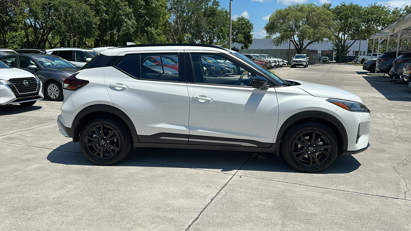 2024 Nissan Kicks SR 9