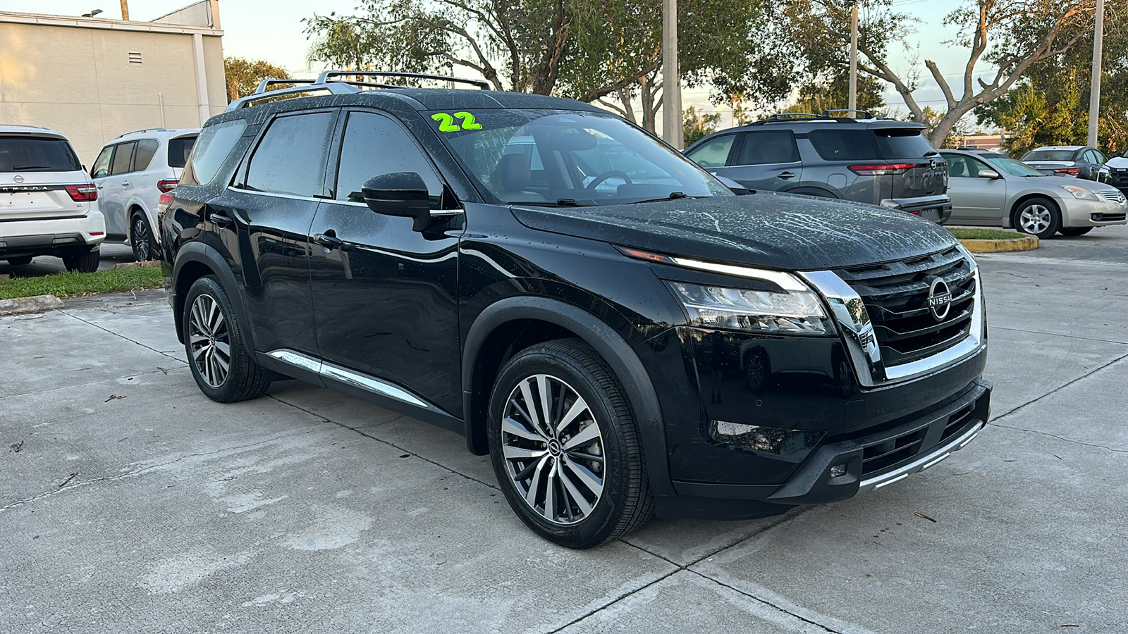 2022 Nissan Pathfinder Platinum 1